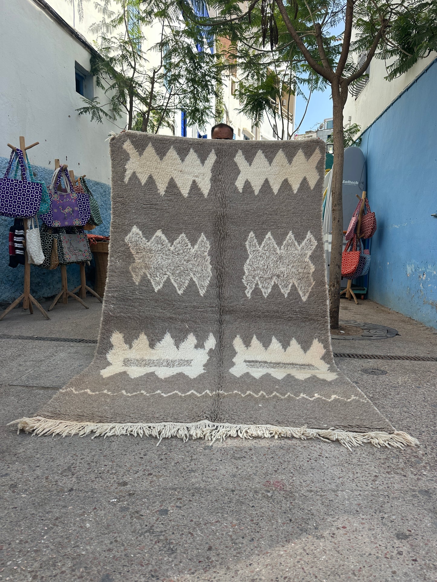 Handmade Beni Ouarain, size 250 x 150 cm || 8.2 x 4.92 ft