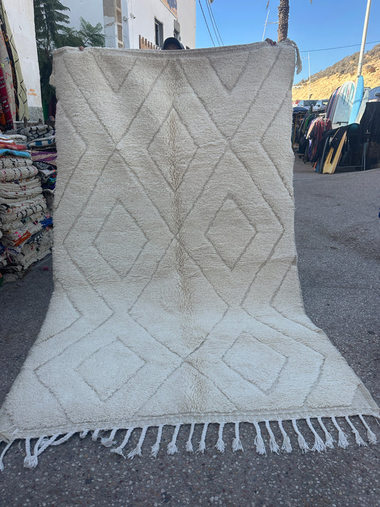 Beni Ouarain Rug size 250 x 150 cm || 8.2 x 4.92 ft