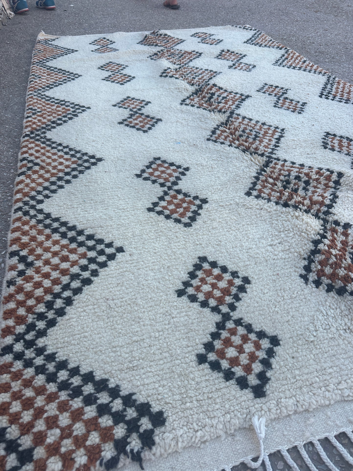 Beni Ouarain Rug size 250 x 150 cm || 8.2 x 4.92 ft