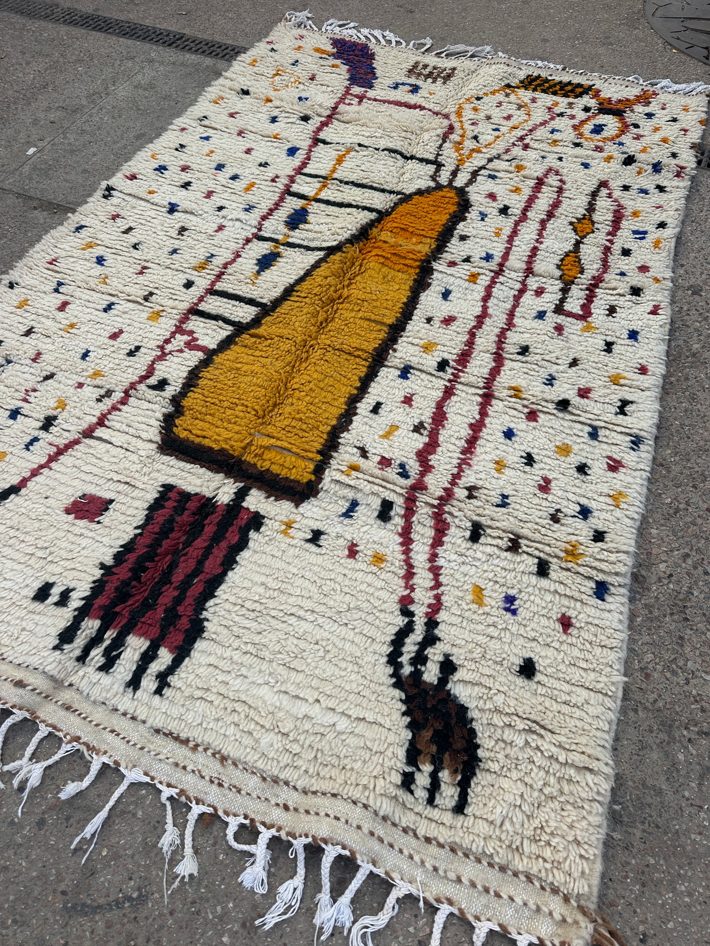Handmade Azilal Rug, size 250 x 150 cm || 8.2 x 4.92 ft