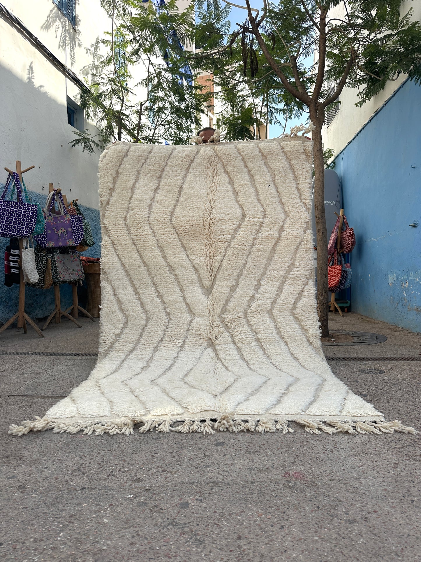 Handmade Beni Ouarain, size 250 x 150 cm || 8.2 x 4.92 ft