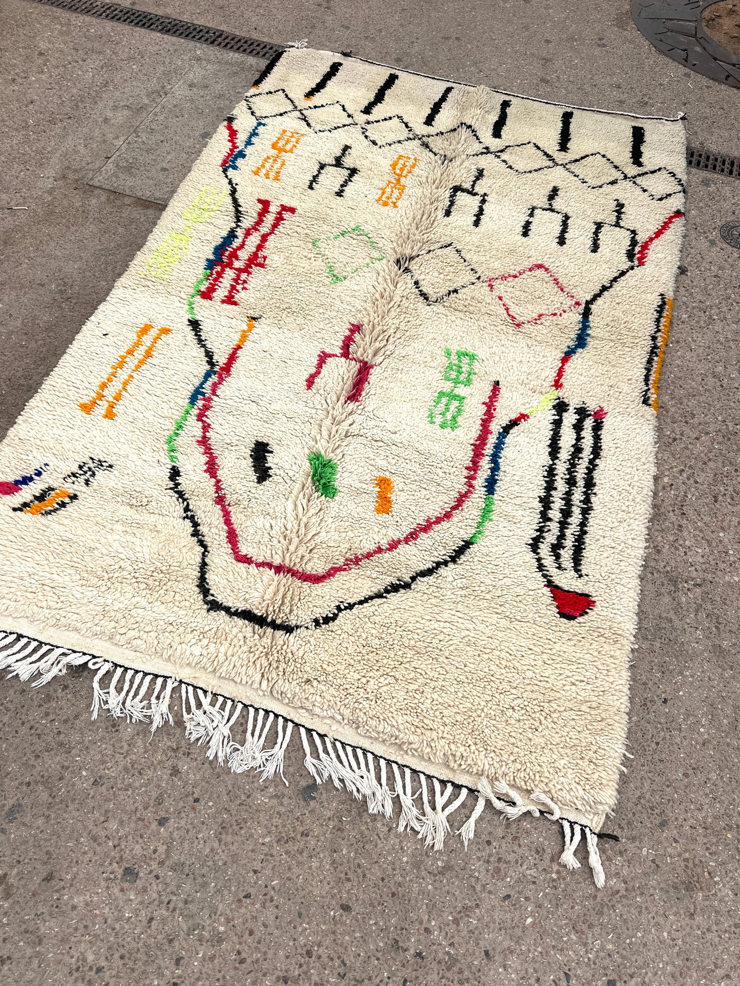 Handmade Beni Ouarain, size 250 x 150 cm || 8.2 x 4.92 ft