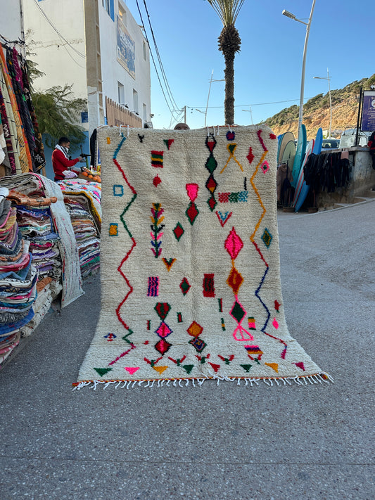 Handmade Azilal Rug, size 250 x 150 cm || 8.2 x 4.92 ft
