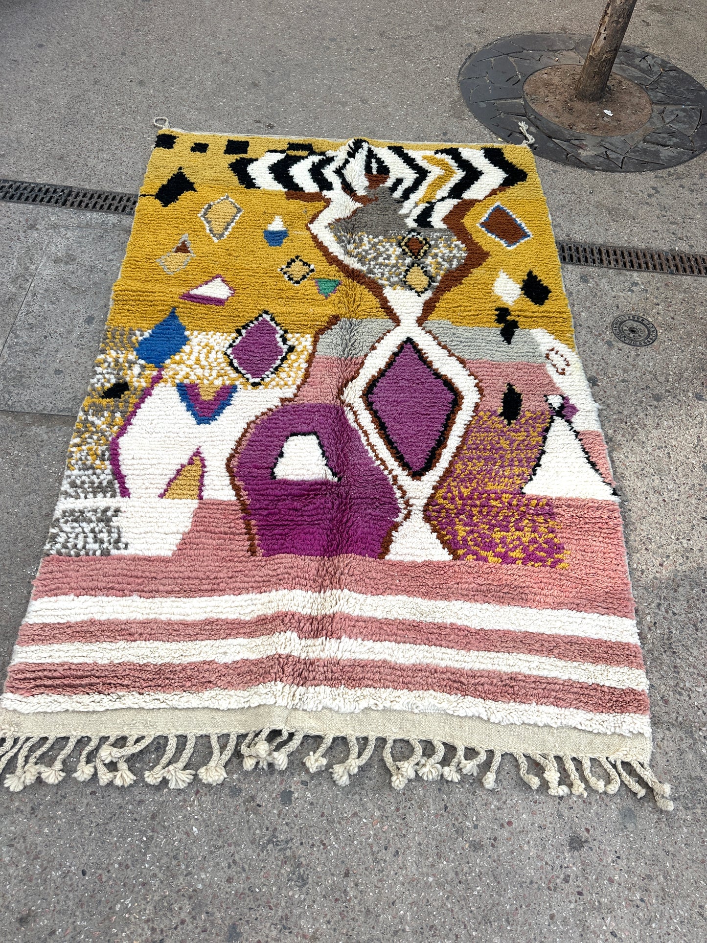Handmade Beni Ouarain, size 250 x 150 cm || 8.2 x 4.92 ft