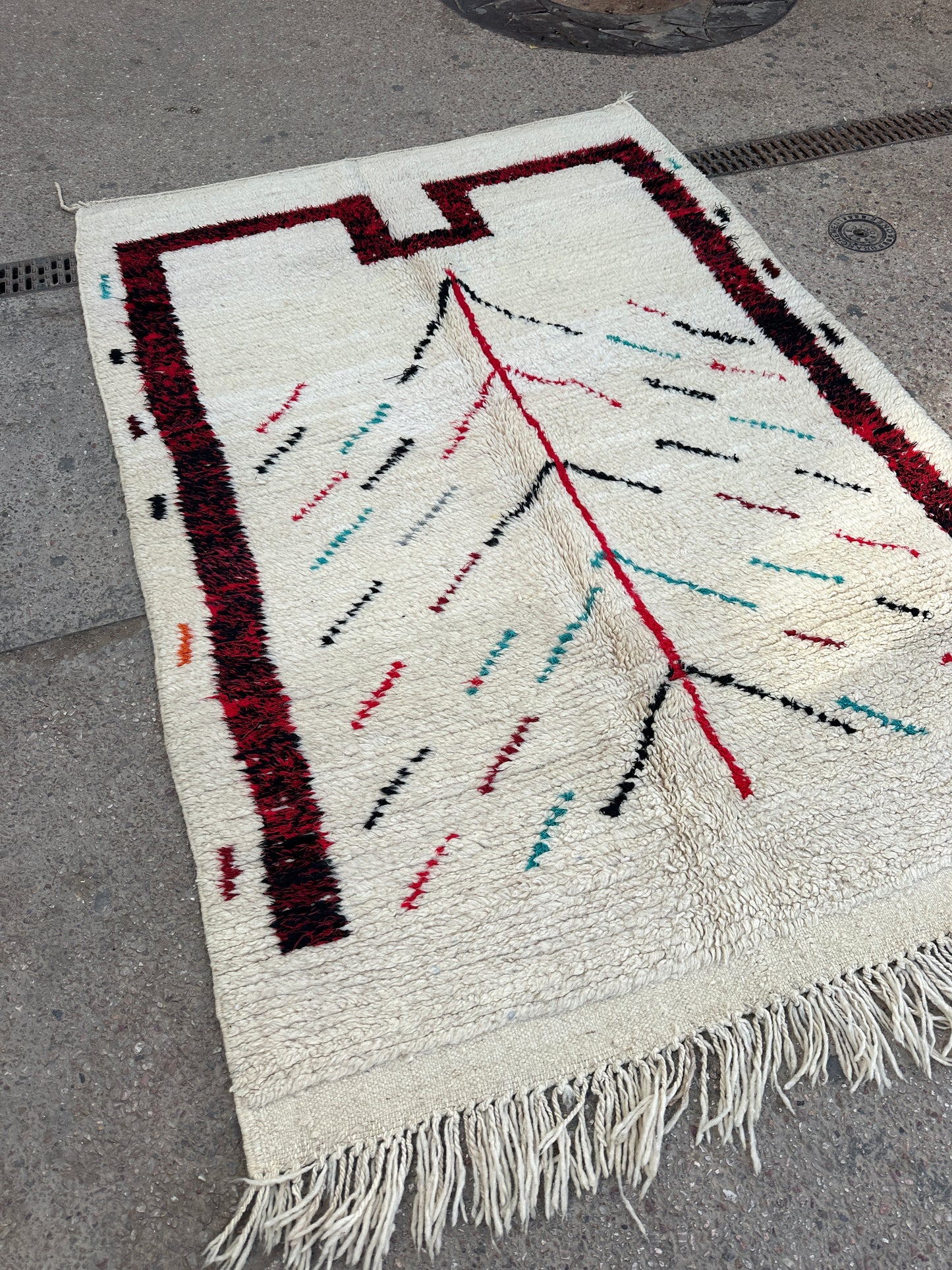 Handmade Azilal Rug, size 250 x 150 cm || 8.2 x 4.92 ft