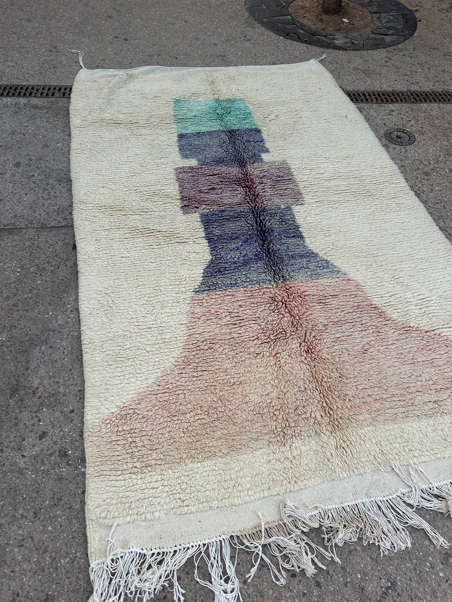 Handmade Azilal Rug, size 250 x 150 cm || 8.2 x 4.92 ft