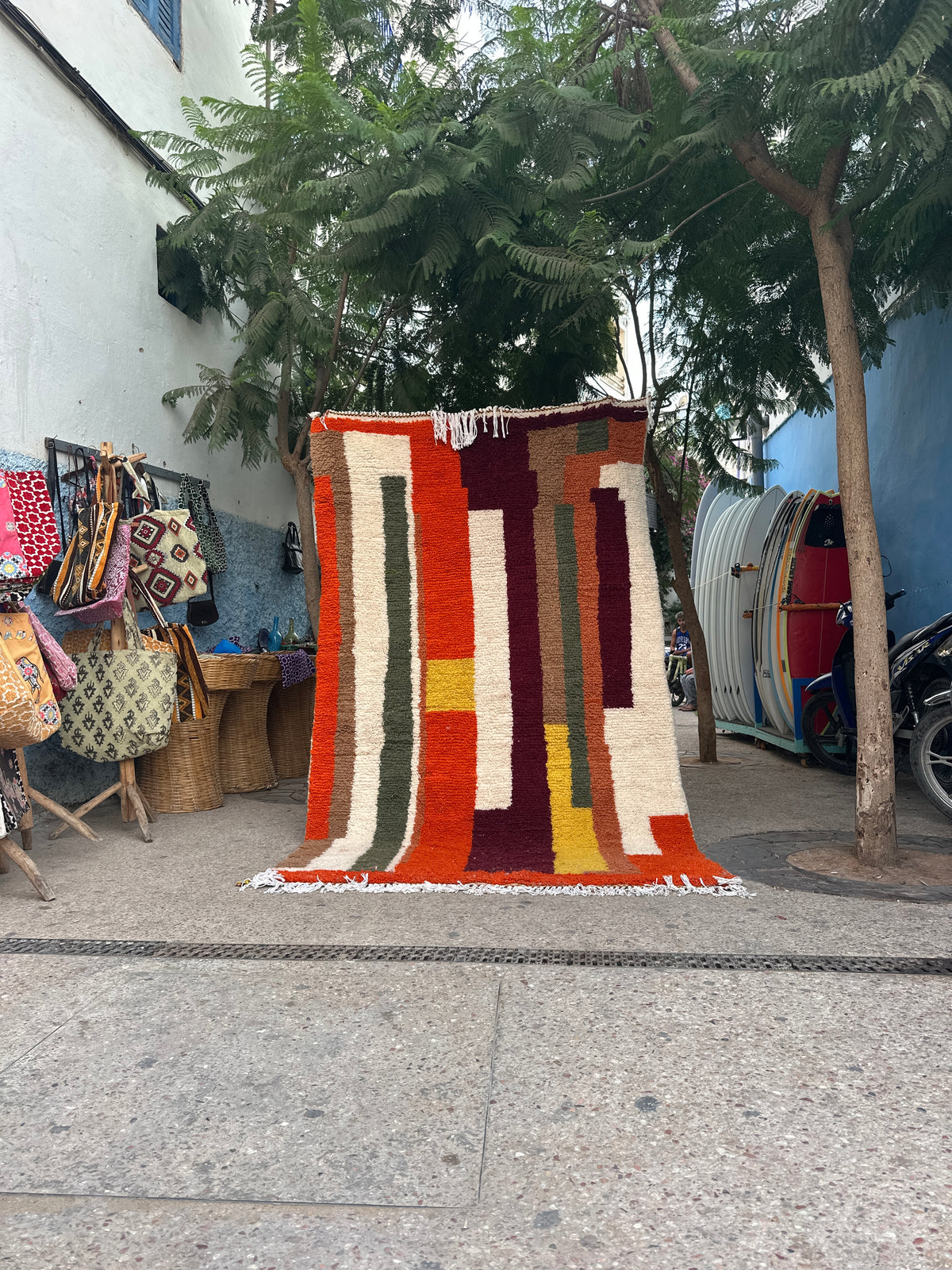 Handmade Azilal Rug, size 250 x 150 cm || 8.2 x 4.92 ft