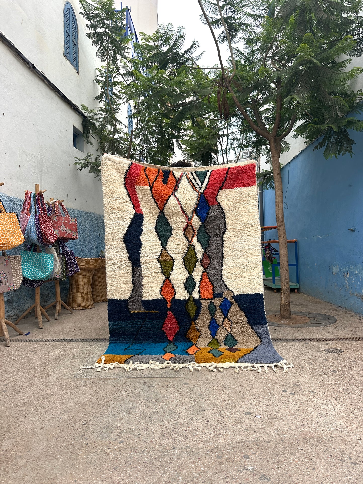 Handmade Beni Ouarain, size 250 x 150 cm || 8.2 x 4.92 ft