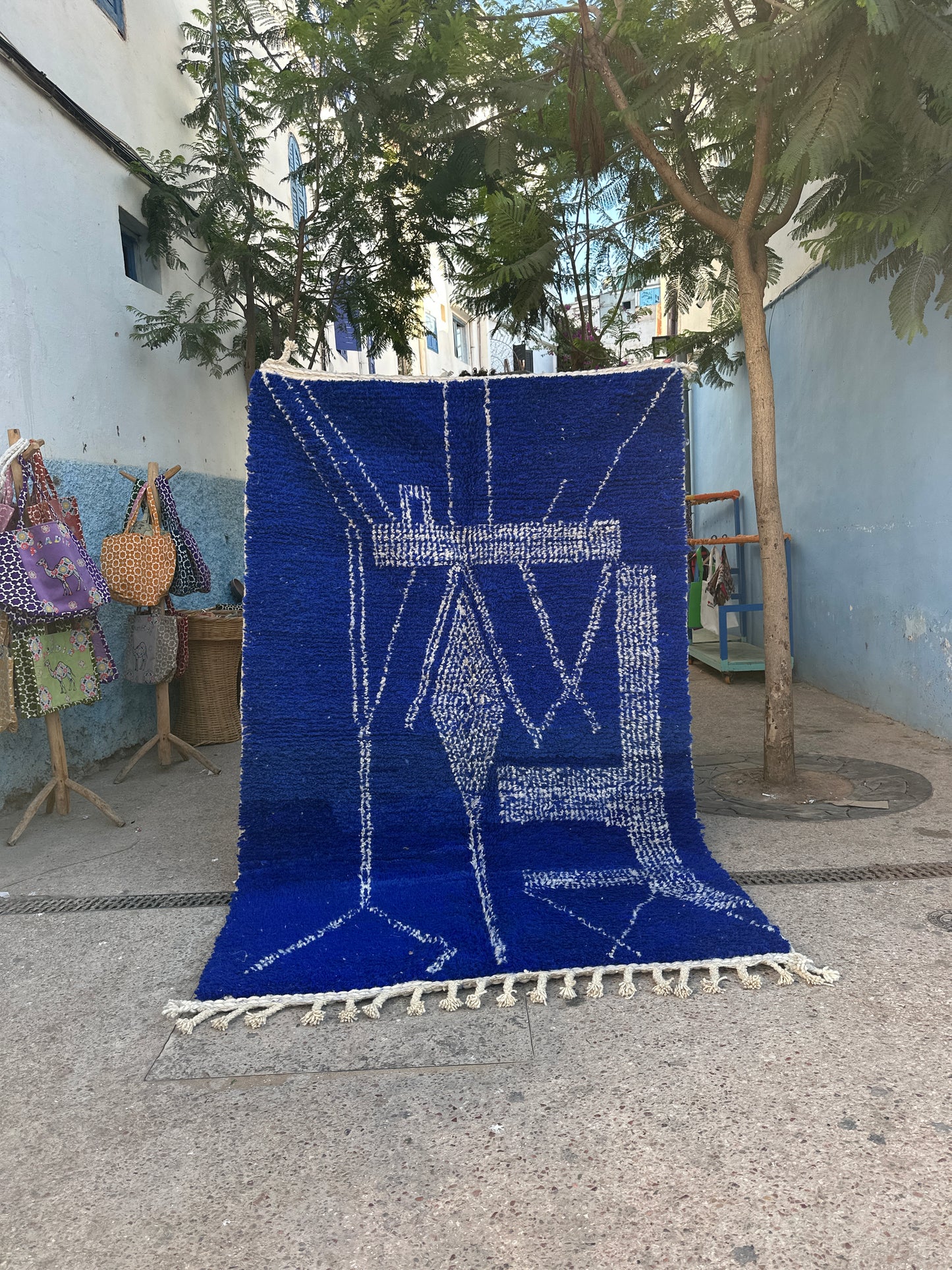 Handmade Beni Ouarain, size 250 x 150 cm || 8.2 x 4.92 ft