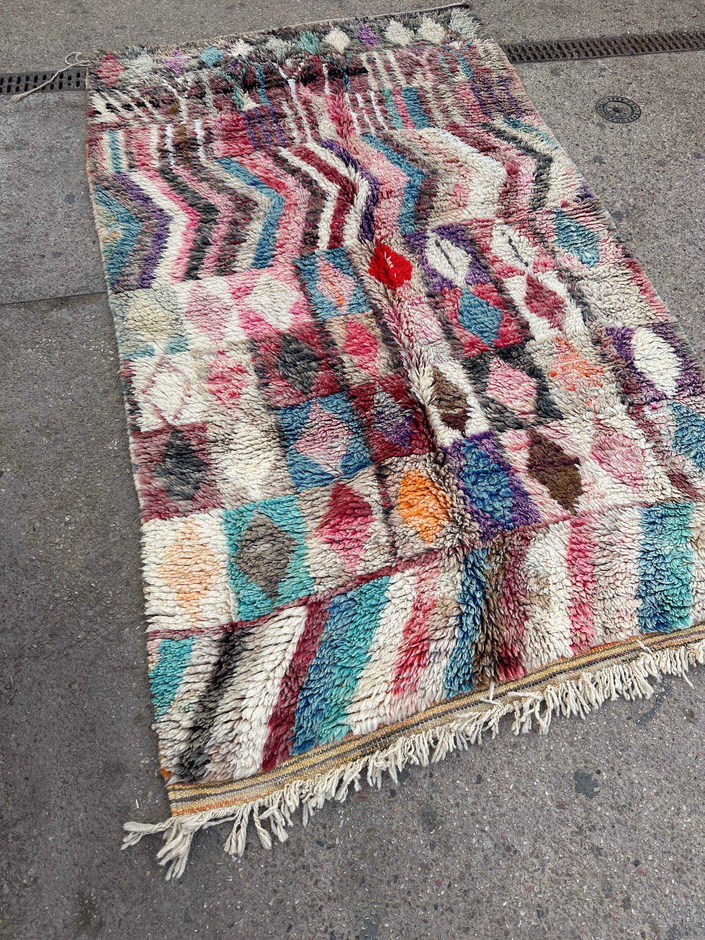Handmade Azilal Rug, size 250 x 150 cm || 8.2 x 4.92 ft