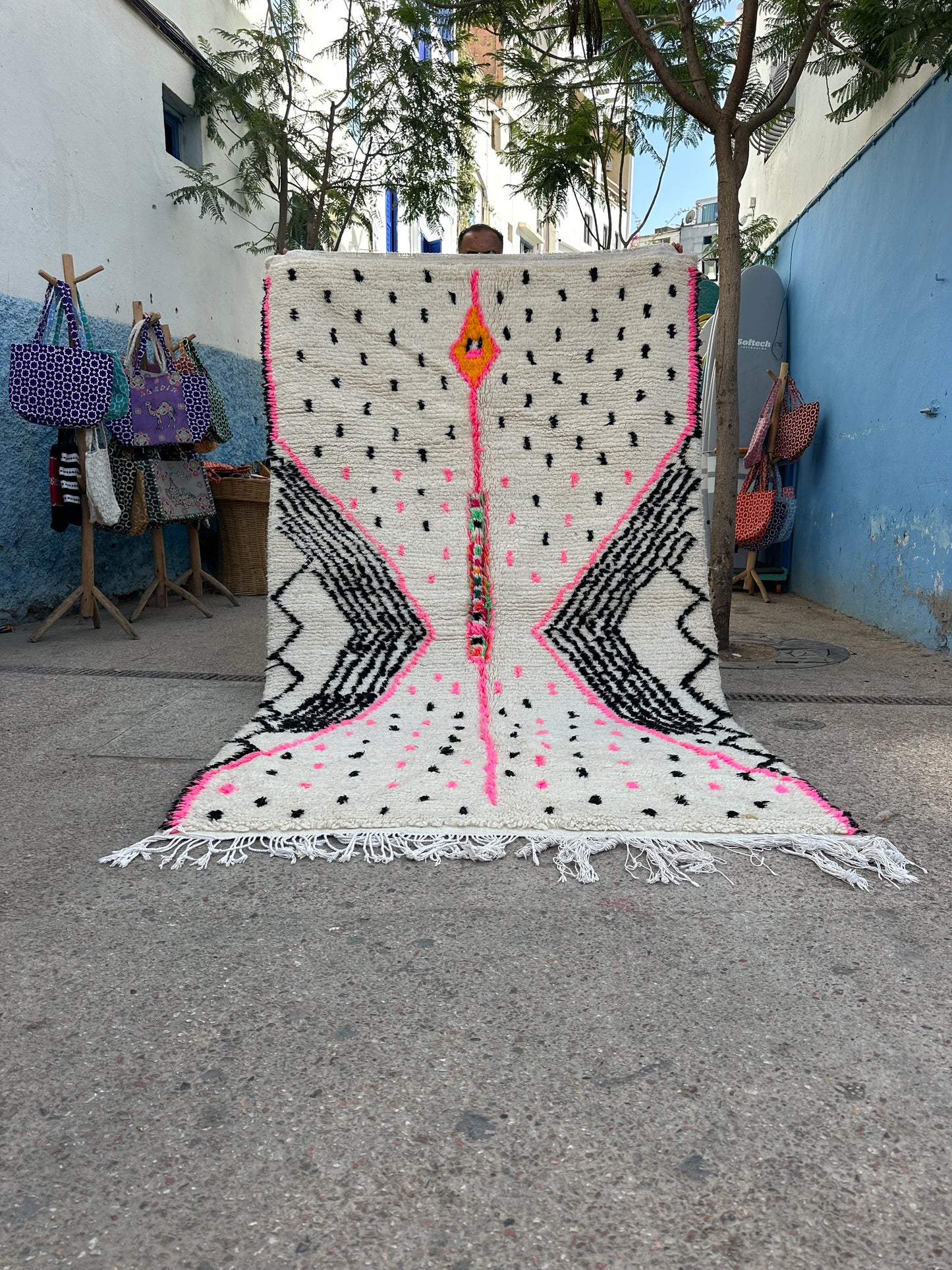 Handmade Azilal Rug, size 250 x 150 cm || 8.2 x 4.92 ft