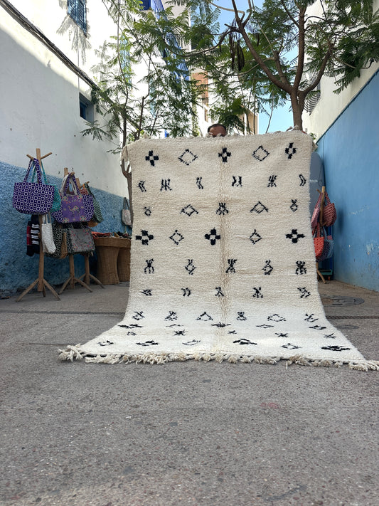 Handmade Beni Ouarain, size 250 x 150 cm || 8.2 x 4.92 ft
