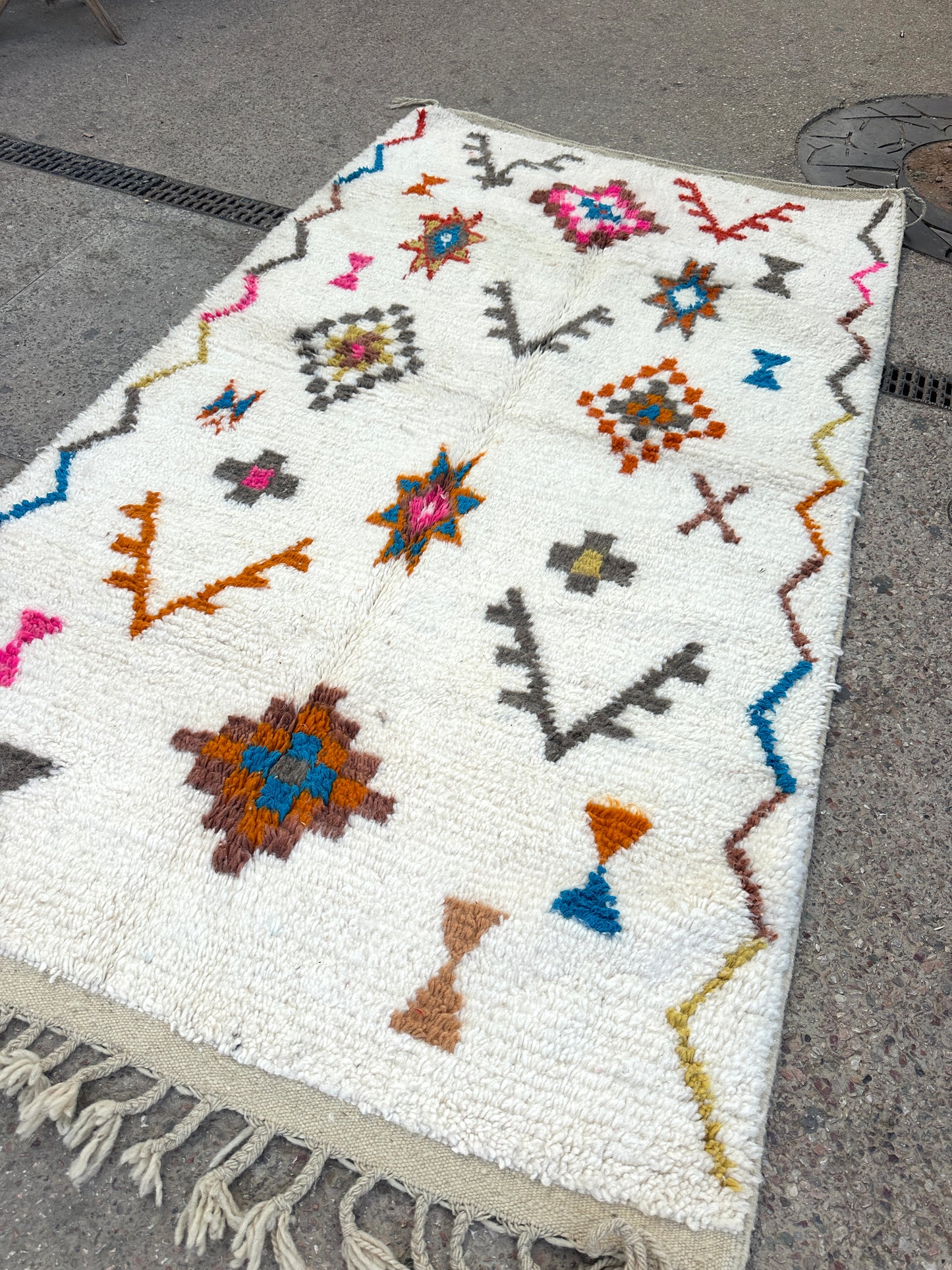 Handmade Beni Ouarain, size 250 x 150 cm || 8.2 x 4.92 ft
