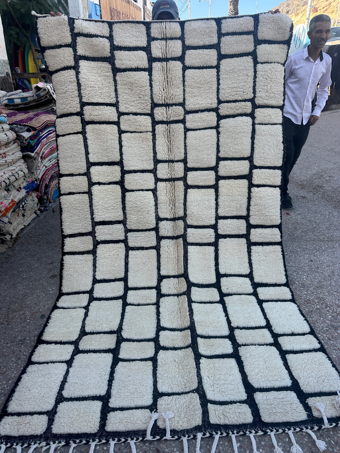 Beni Ouarain Rug size 250 x 150 cm || 8.2 x 4.92 ft