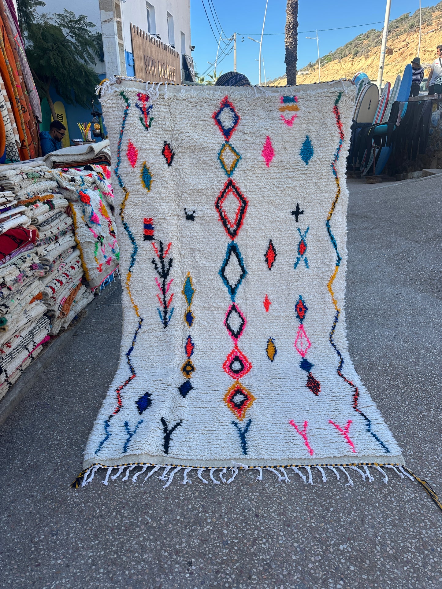 Handmade Azilal Rug, size 250 x 150 cm || 8.2 x 4.92 ft