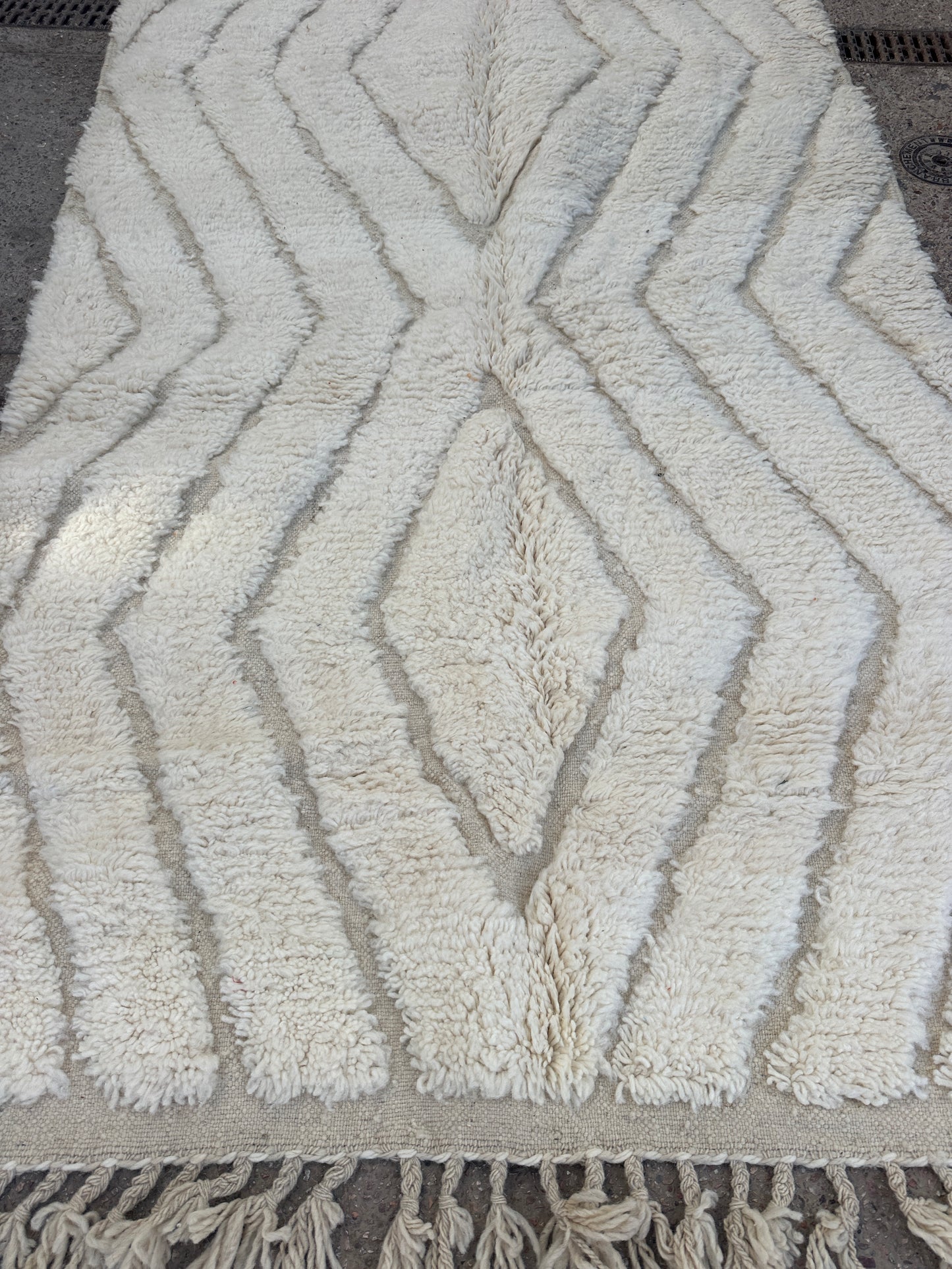 Handmade Beni Ouarain, size 250 x 150 cm || 8.2 x 4.92 ft
