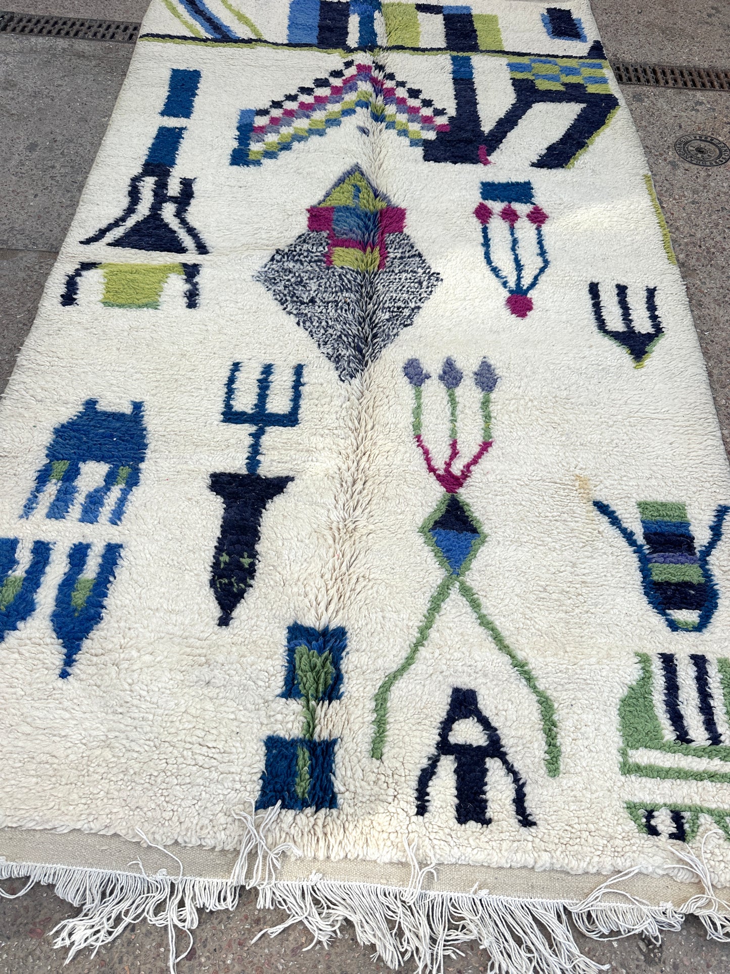 Handmade Beni Ouarain, size 250 x 150 cm || 8.2 x 4.92 ft
