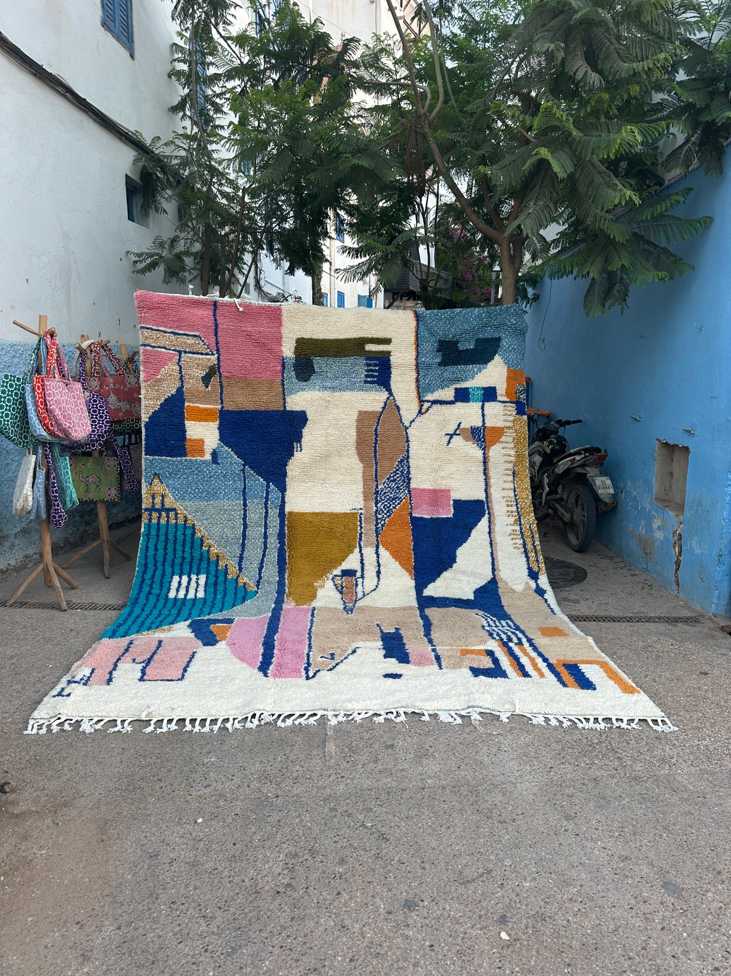 Handmade Beni Ouarain, size 350 x 250 cm ||