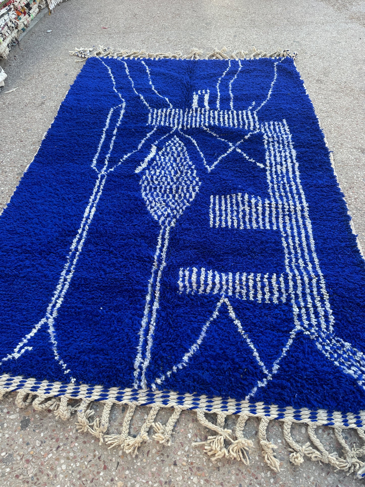 Beni Ouarain Rug size 250 x 150 cm || 8.2 x 4.92 ft