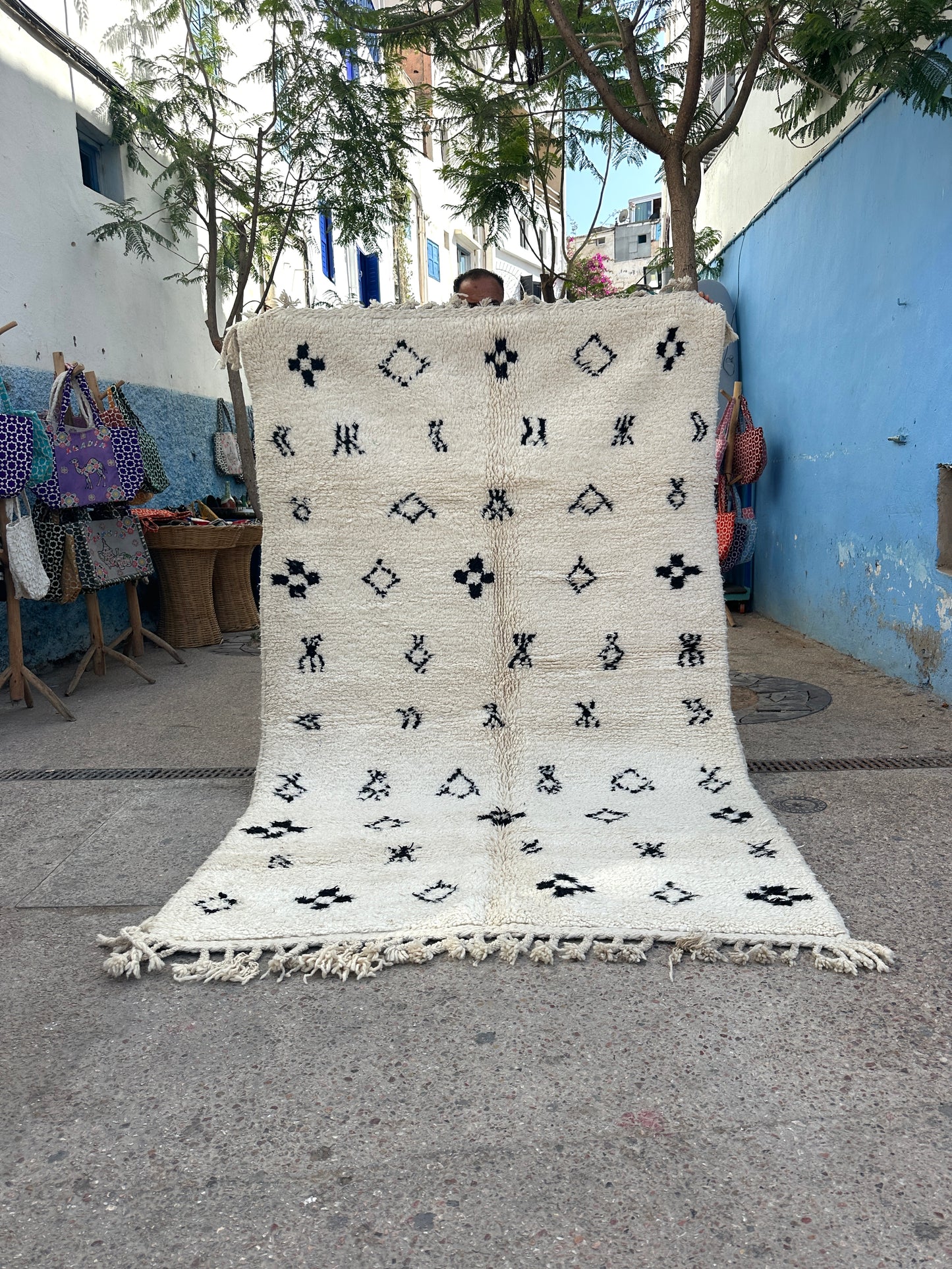 Handmade Beni Ouarain, size 250 x 150 cm || 8.2 x 4.92 ft