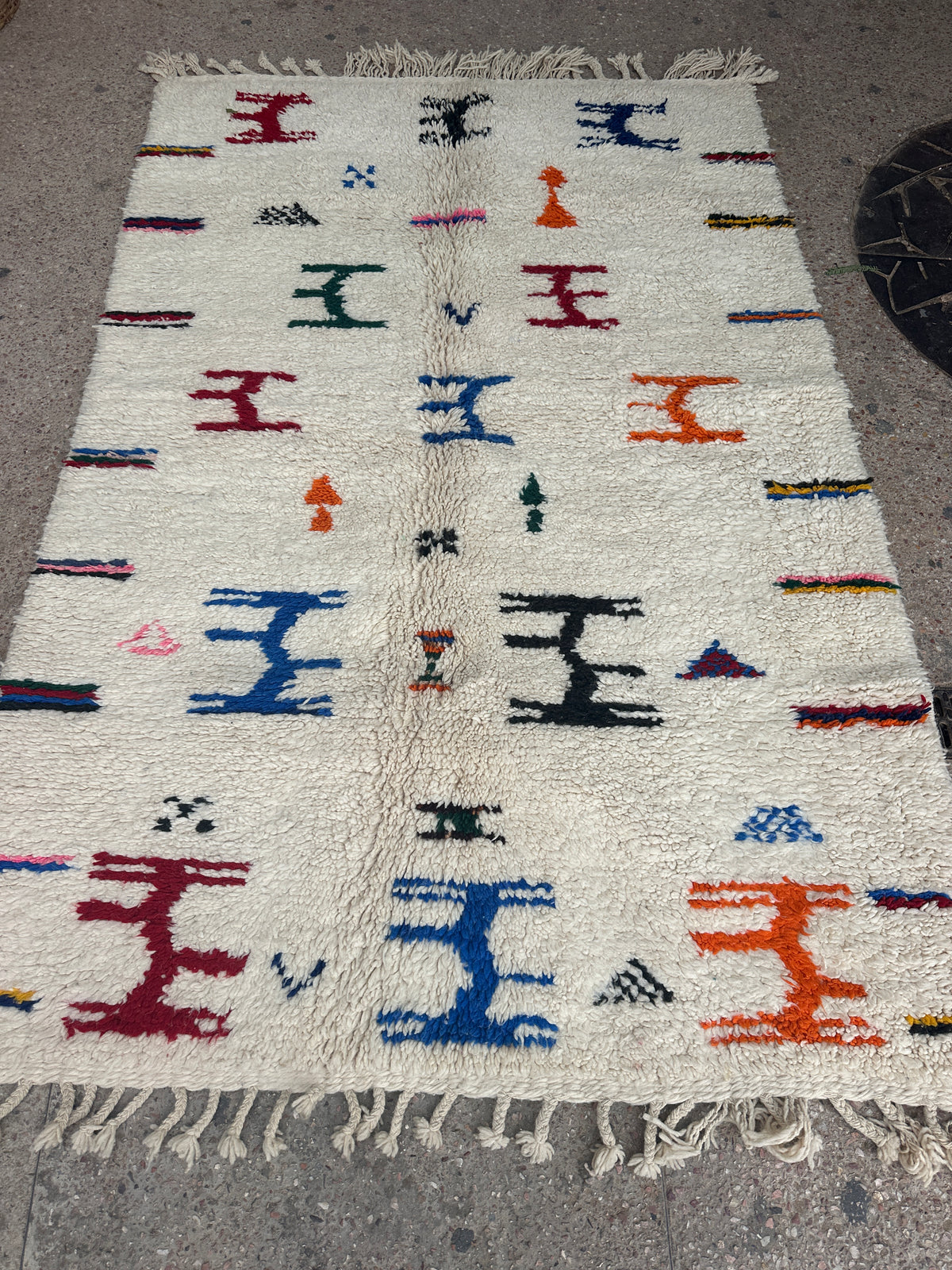 Handmade Beni Ouarain, size 250 x 150 cm || 8.2 x 4.92 ft