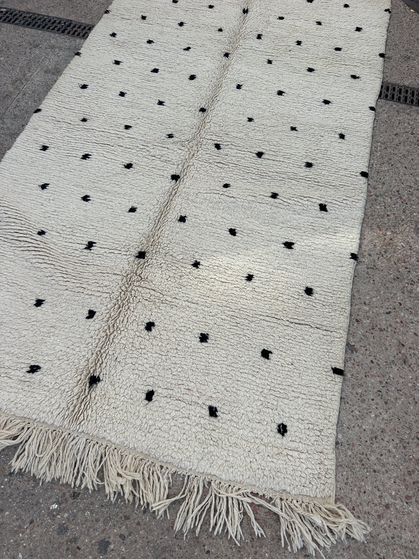 Handmade Beni Ouarain, size 250 x 150 cm || 8.2 x 4.92 ft