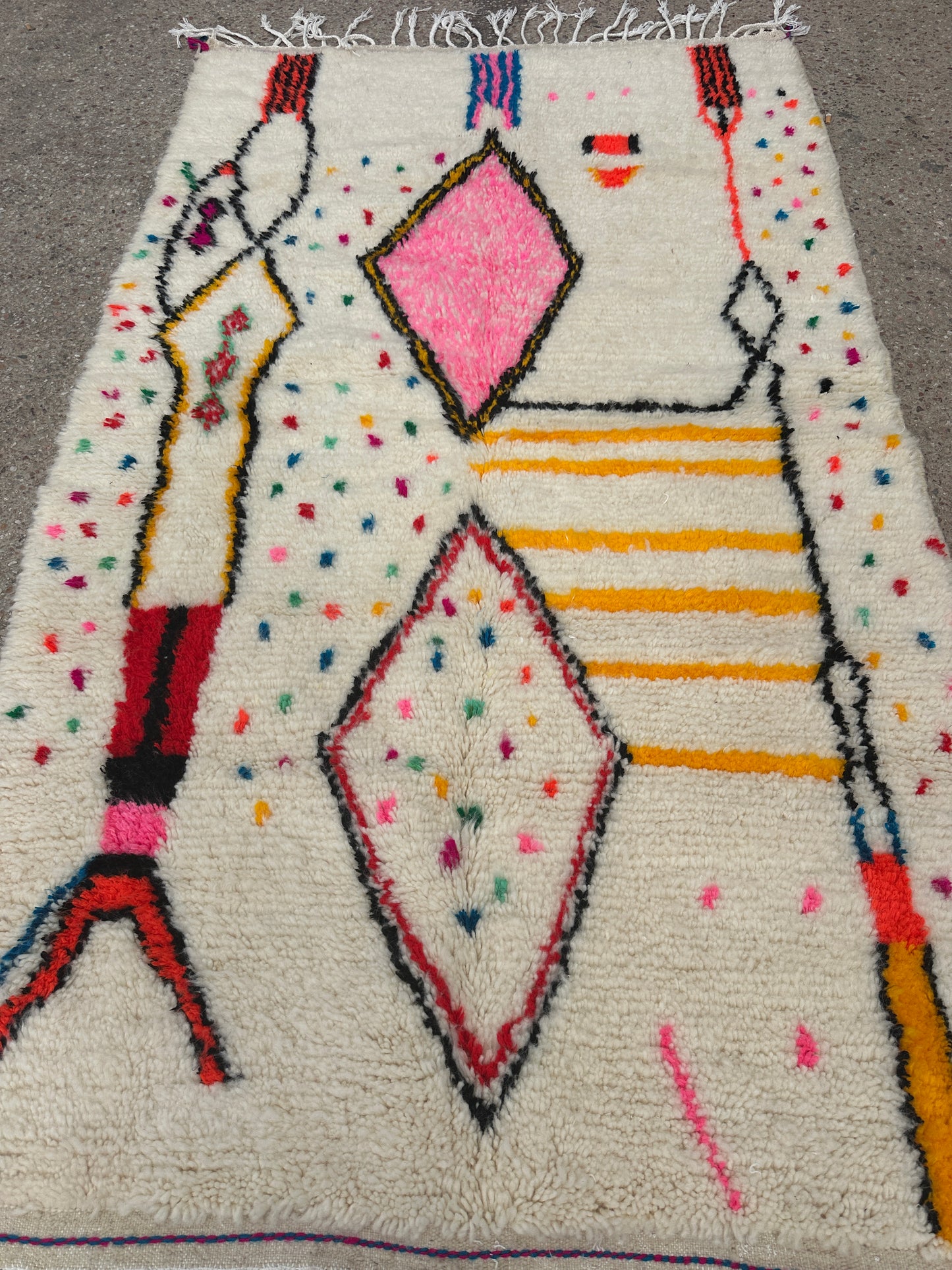 Handmade Azilal Rug, size 250 x 150 cm || 8.2 x 4.92 ft