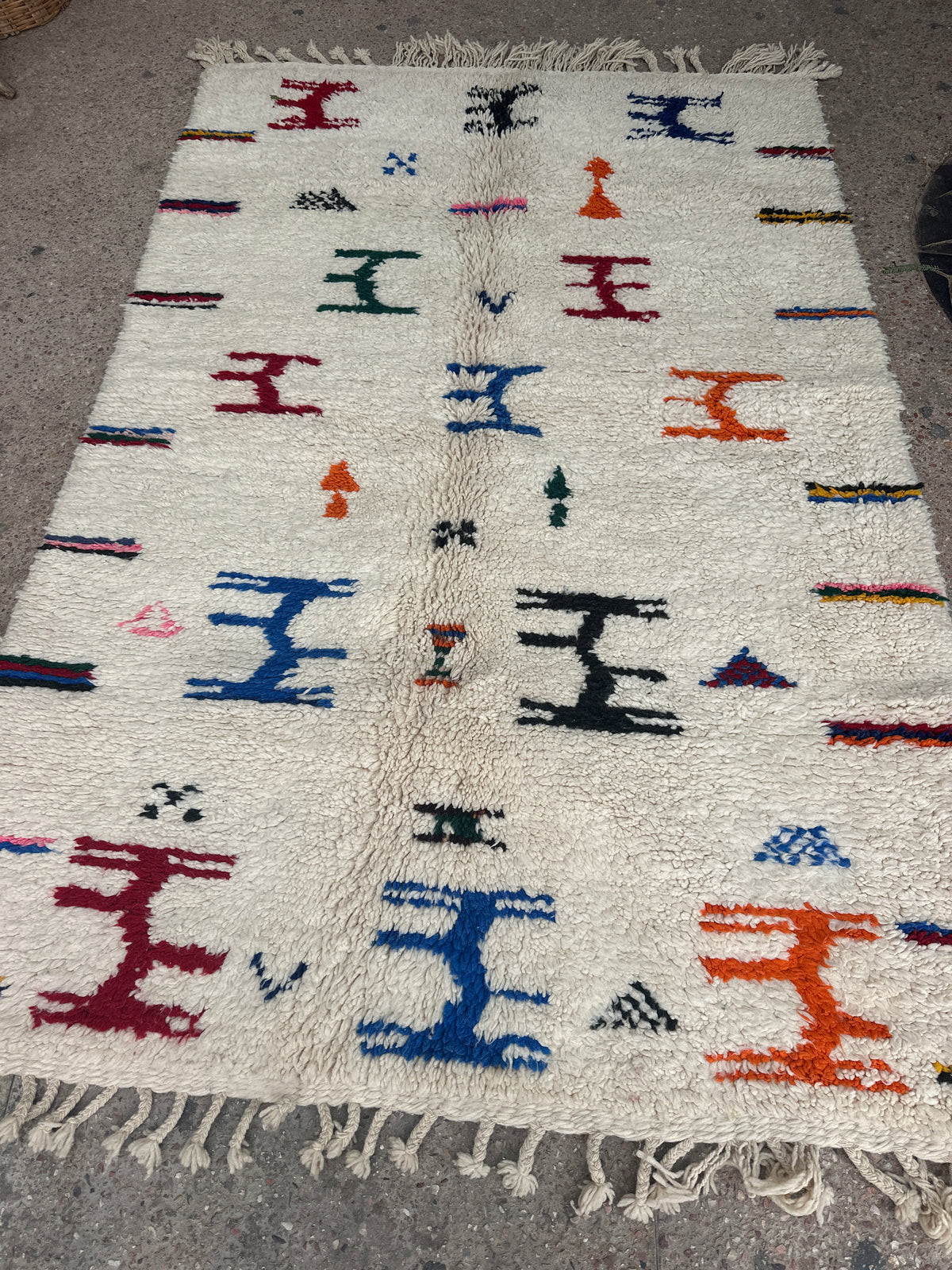 Handmade Beni Ouarain, size 250 x 150 cm || 8.2 x 4.92 ft