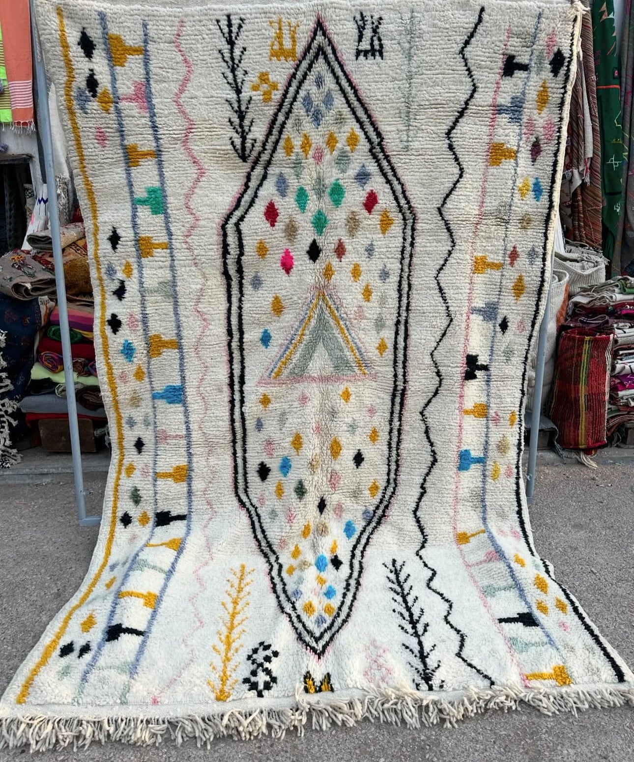 Azilal Rug, size 300 x 200 cm || 9.84 x 6.56 ft