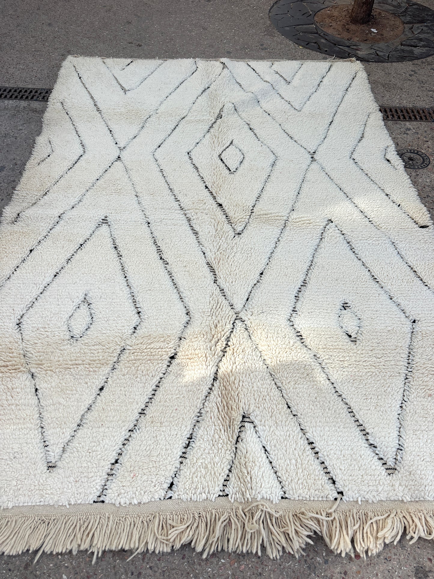 Handmade Beni Ouarain, size 250 x 150 cm || 8.2 x 4.92 ft