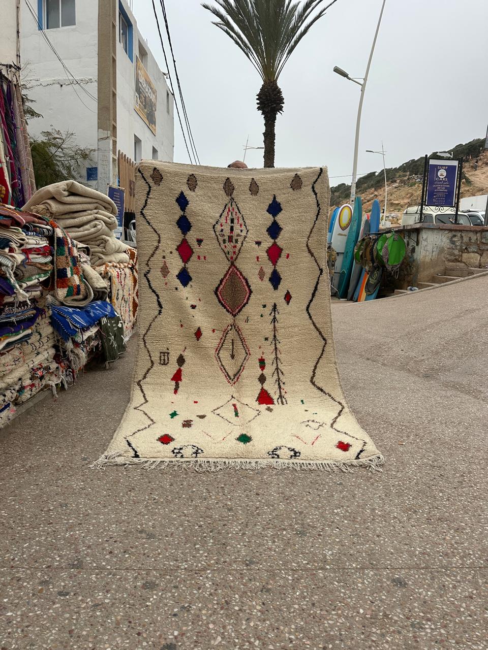Handmade Azilal Rug, size 250 x 150 cm || 8.2 x 4.92 ft