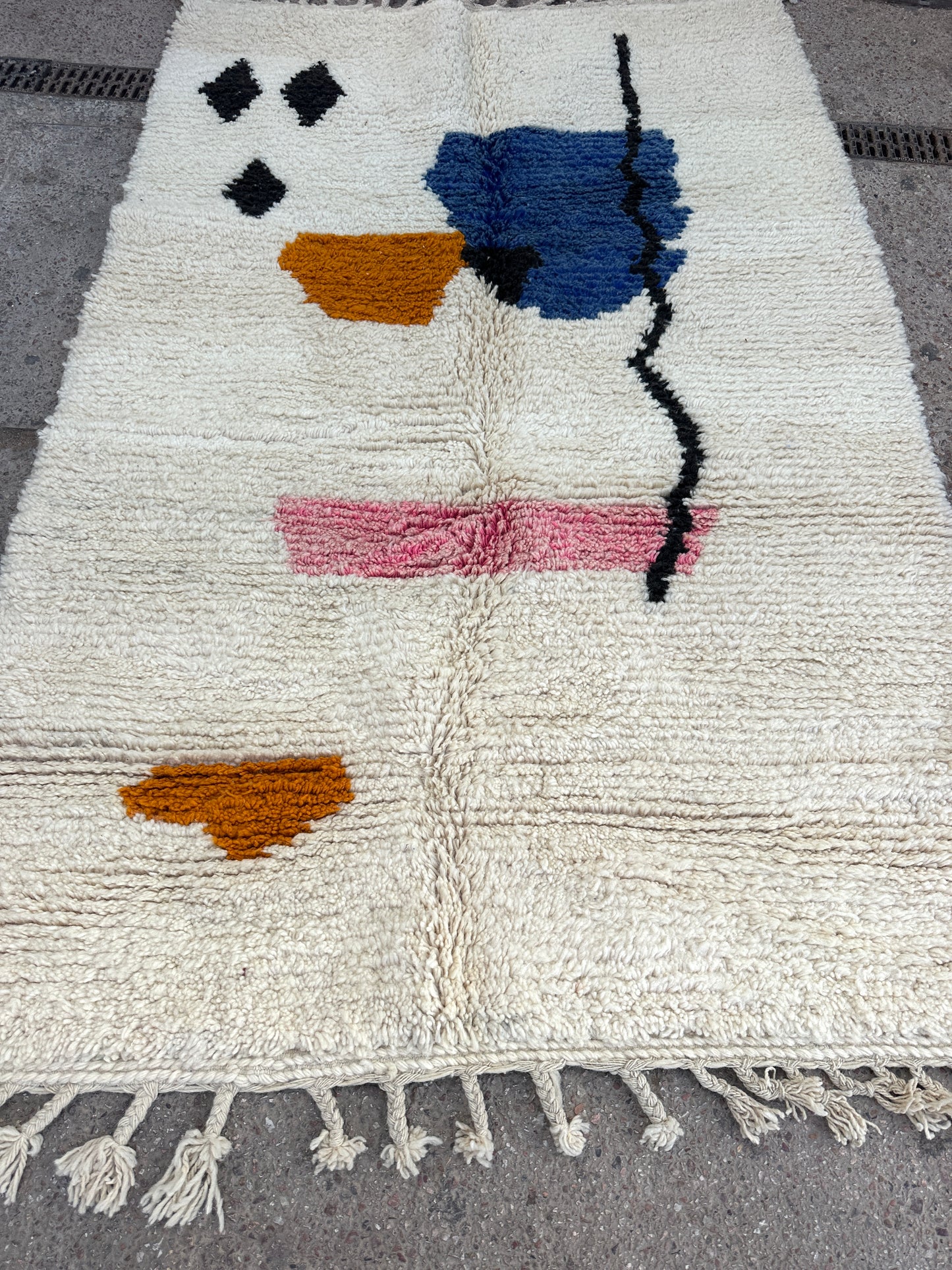Handmade Beni Ouarain, size 250 x 150 cm || 8.2 x 4.92 ft