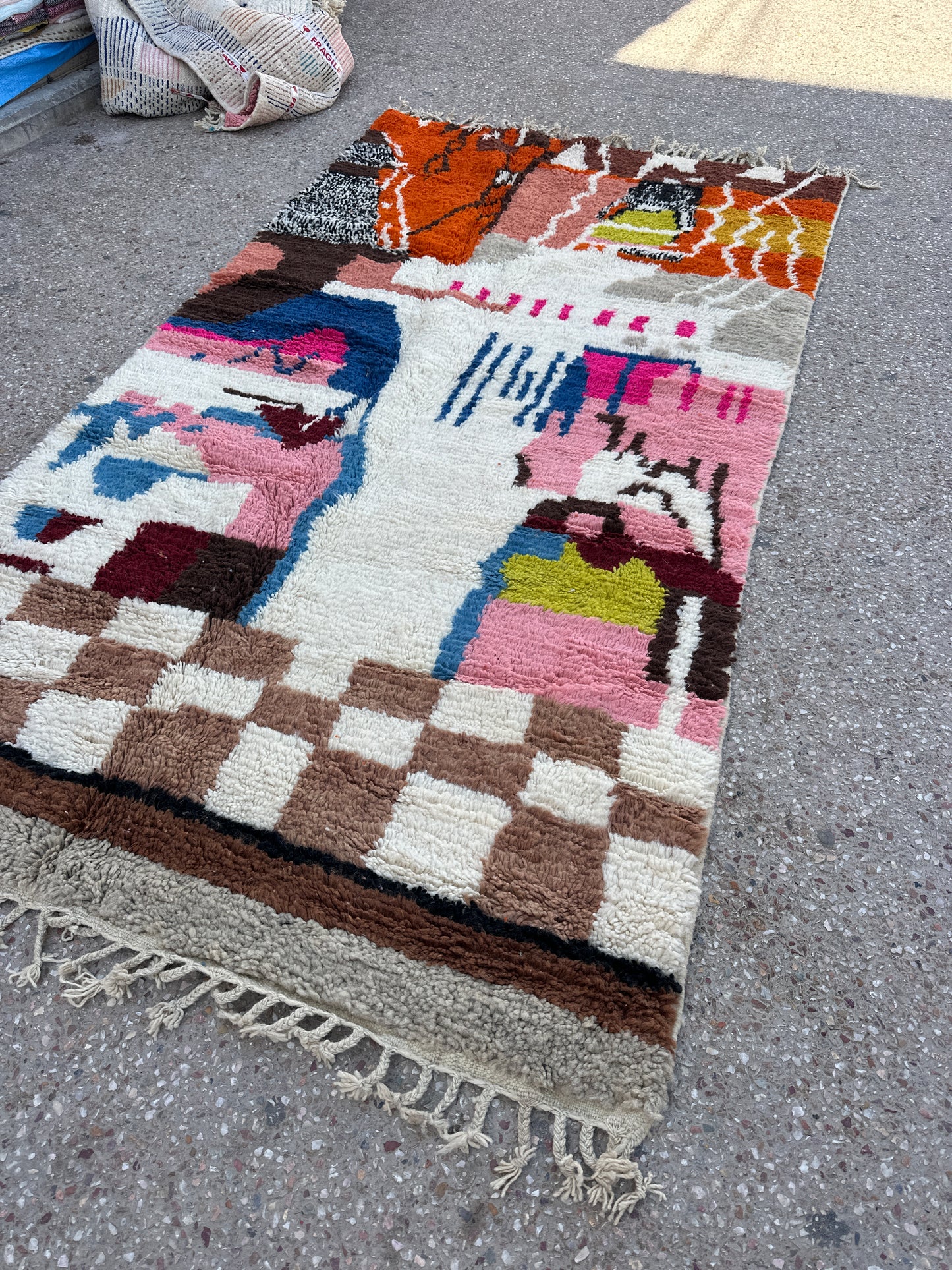 Handmade Azilal Rug, size 250 x 150 cm || 8.2 x 4.92 ft