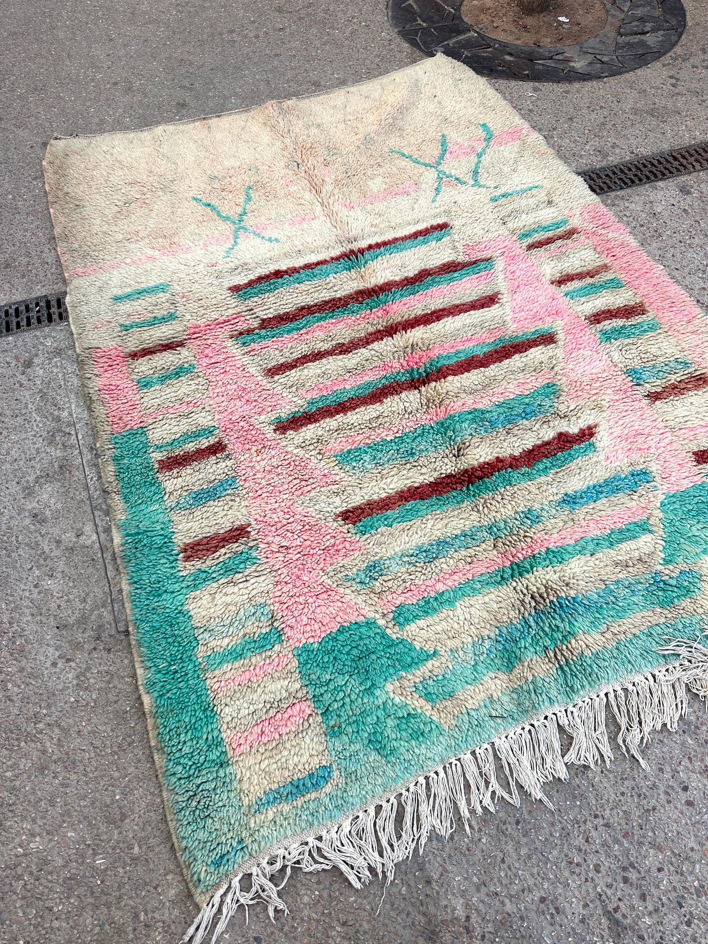 Handmade Azilal Rug, size 250 x 150 cm || 8.2 x 4.92 ft