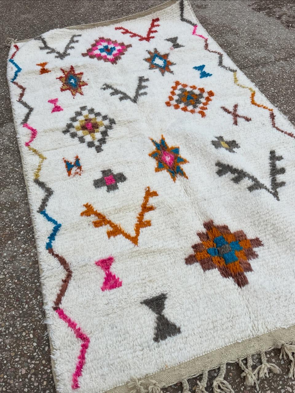 Handmade Azilal Rug, size 250 x 150 cm || 8.2 x 4.92 ft