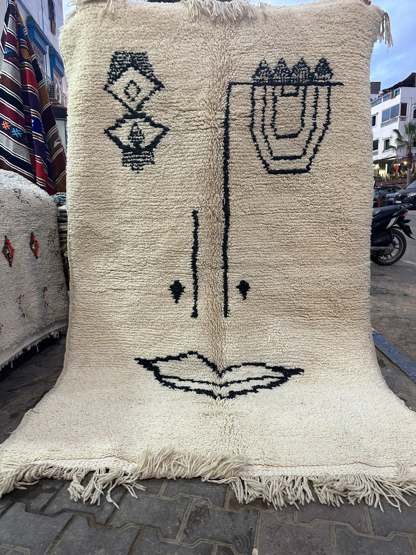 Beni Ouarain Rug size 250 x 150 cm || 8.2 x 4.92 ft