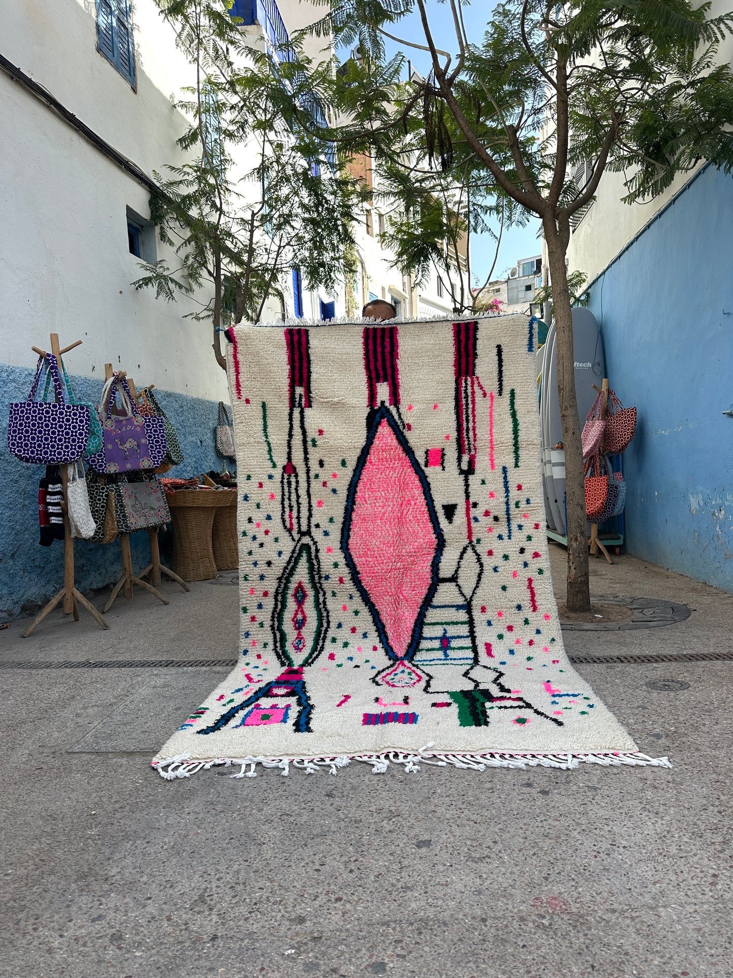 Handmade Azilal Rug, size 250 x 150 cm || 8.2 x 4.92 ft