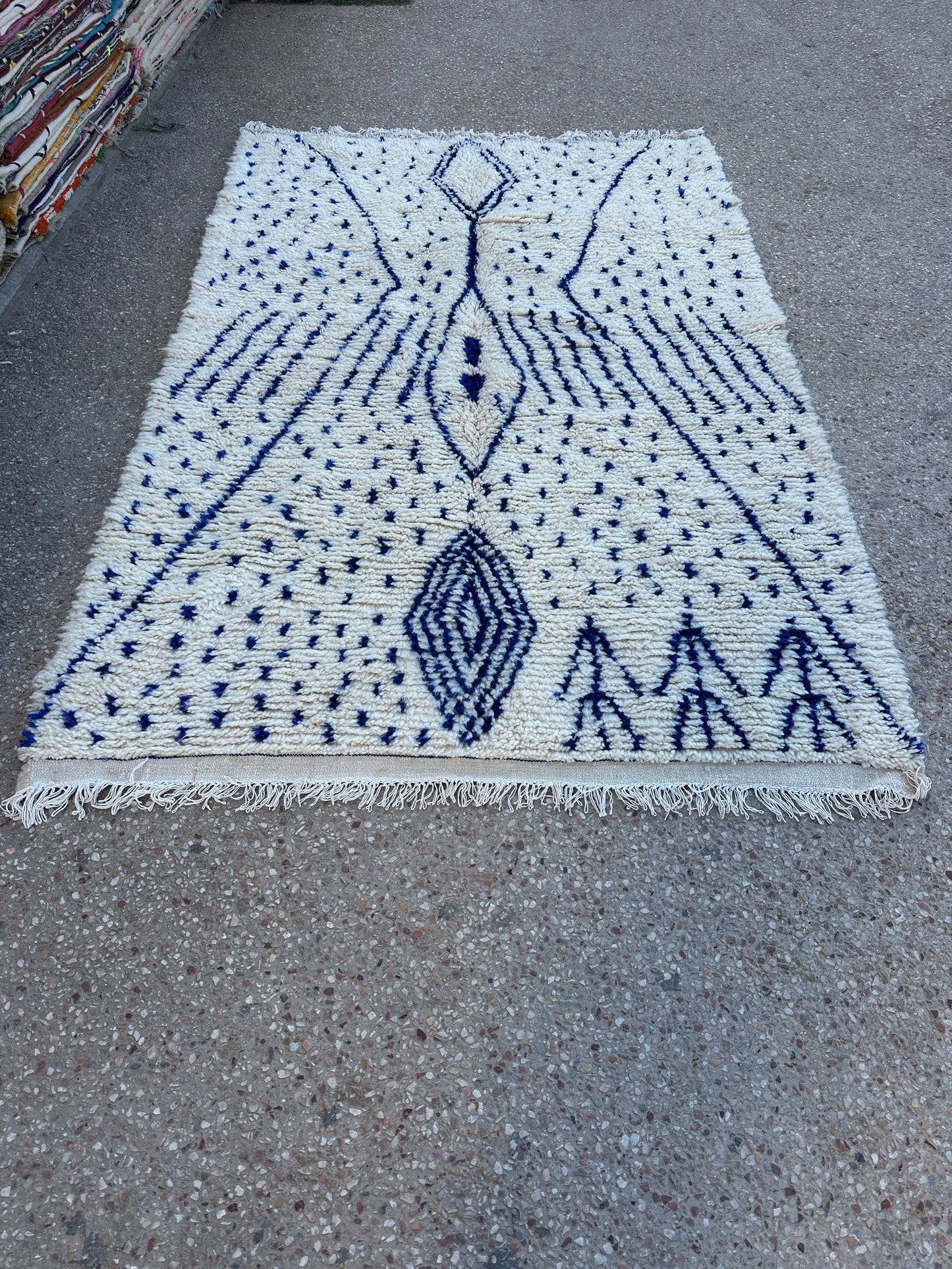 Handmade Azilal Rug, size 250 x 150 cm || 8.2 x 4.92 ft