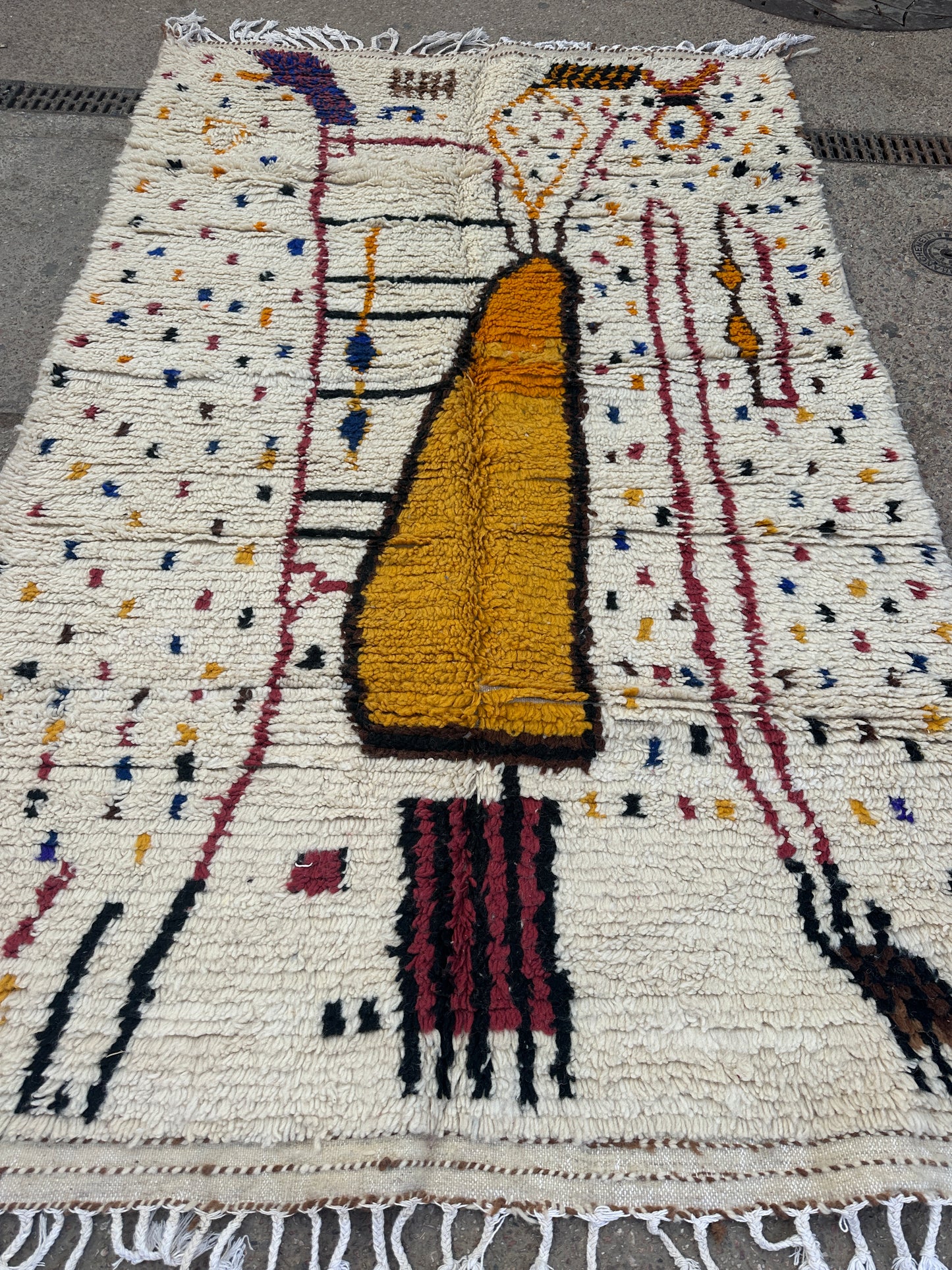 Handmade Azilal Rug, size 250 x 150 cm || 8.2 x 4.92 ft