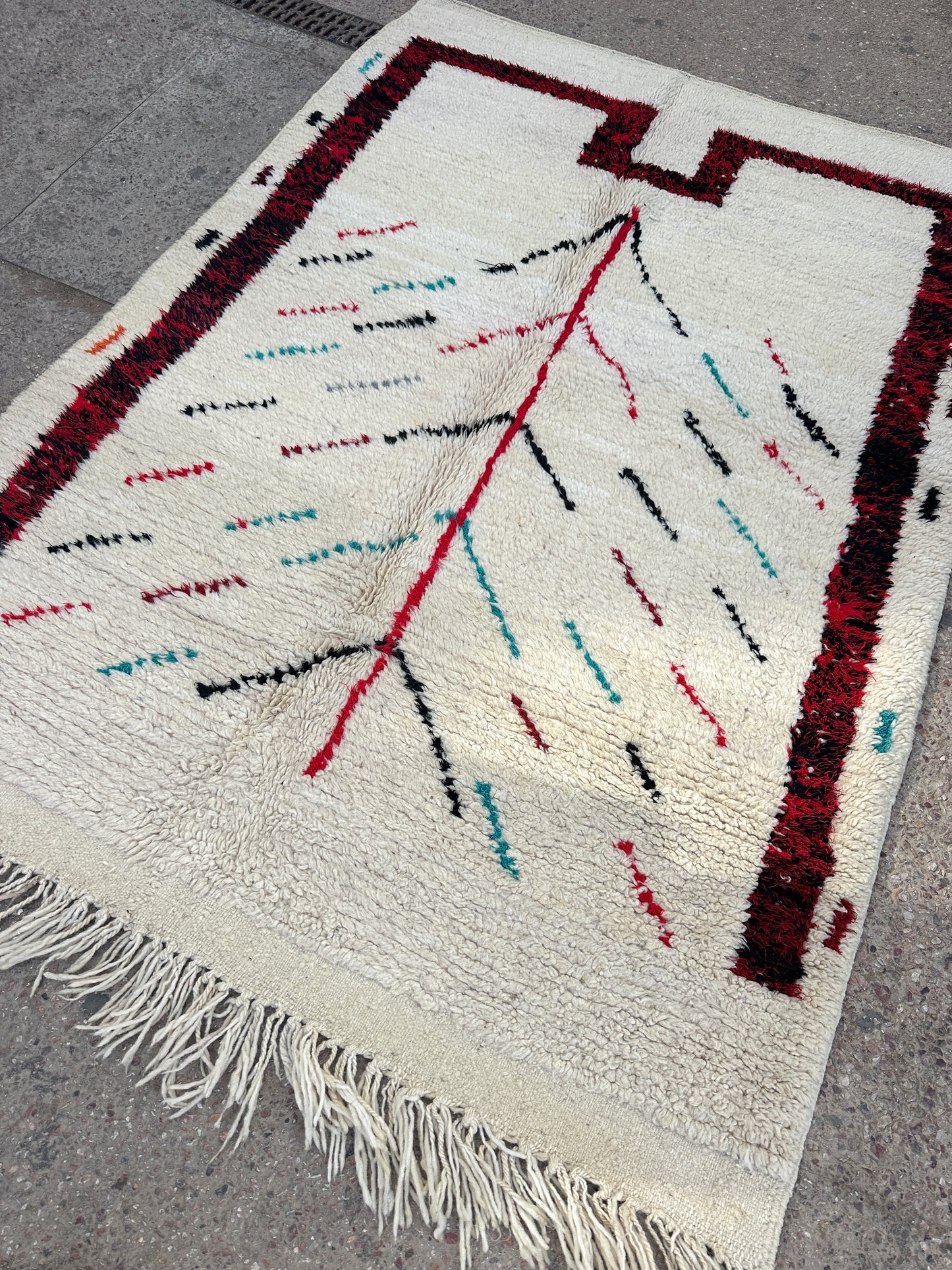 Handmade Azilal Rug, size 250 x 150 cm || 8.2 x 4.92 ft