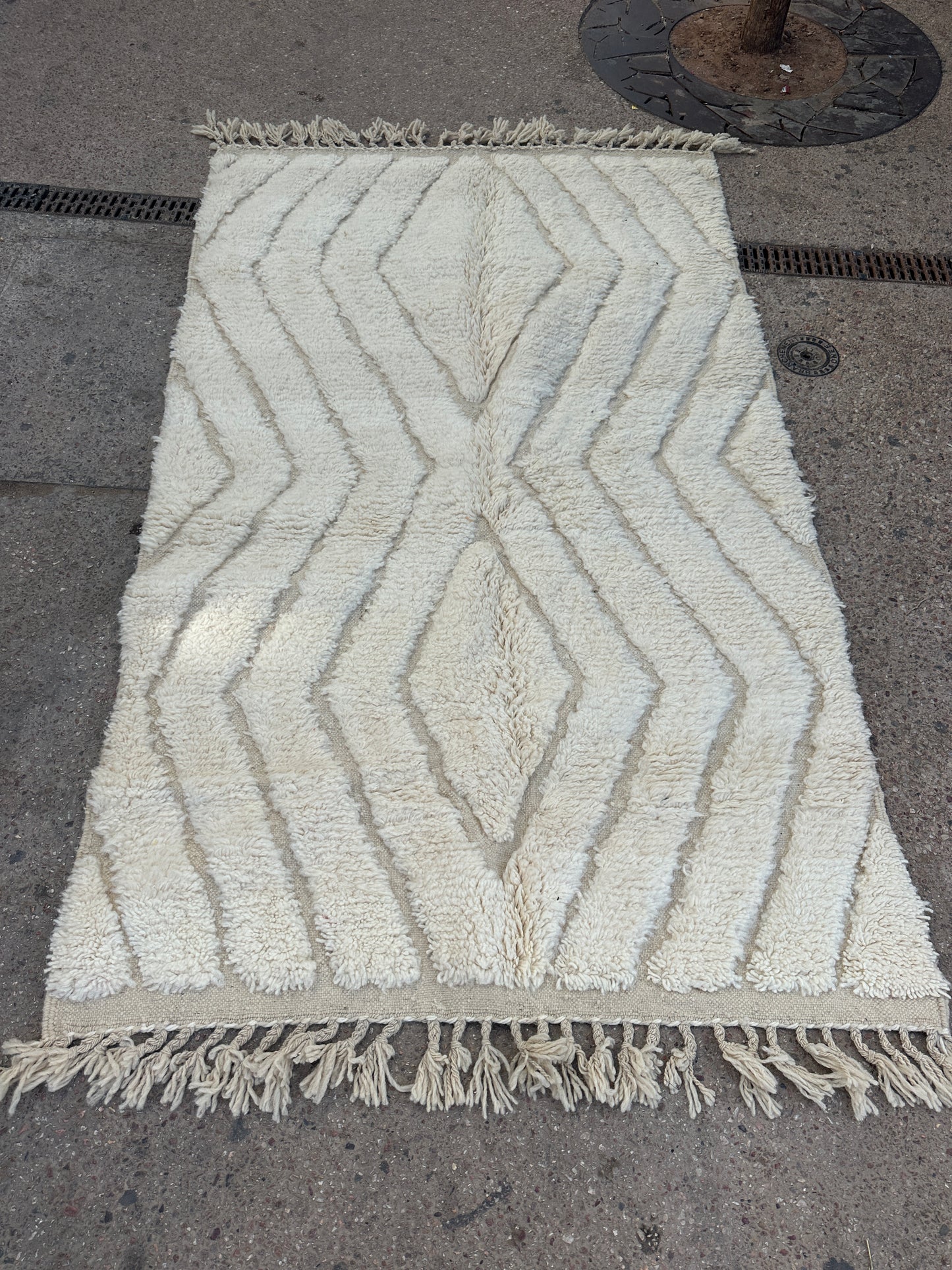 Handmade Beni Ouarain, size 250 x 150 cm || 8.2 x 4.92 ft