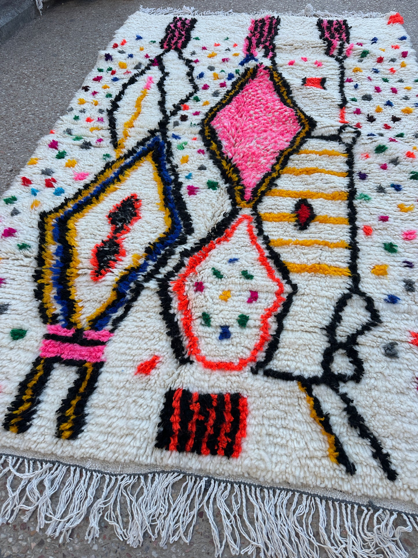 Handmade Azilal Rug, size 250 x 150 cm || 8.2 x 4.92 ft