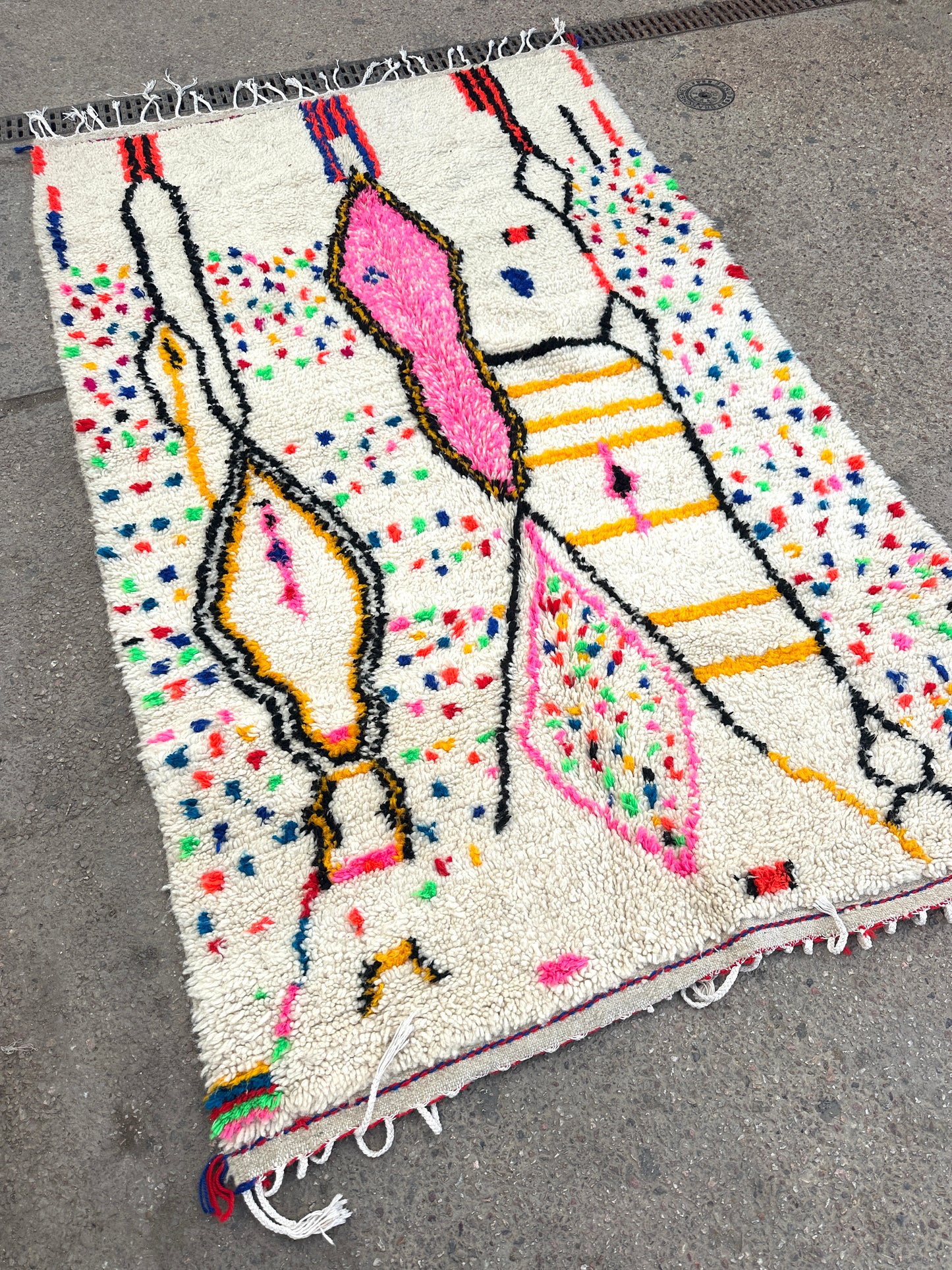 Handmade Azilal Rug, size 250 x 150 cm || 8.2 x 4.92 ft