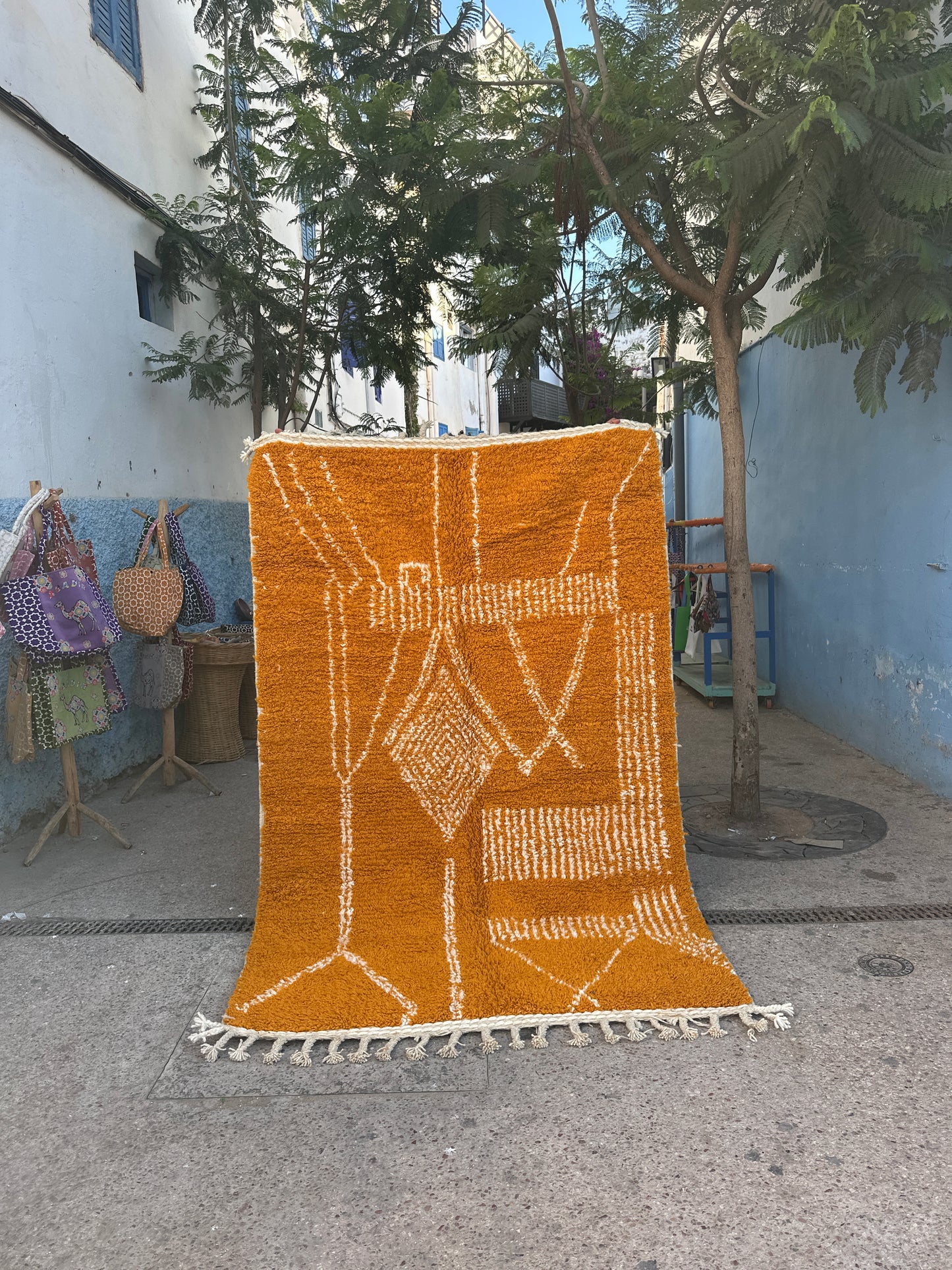 Handmade Beni Ouarain, size 250 x 150 cm || 8.2 x 4.92 ft