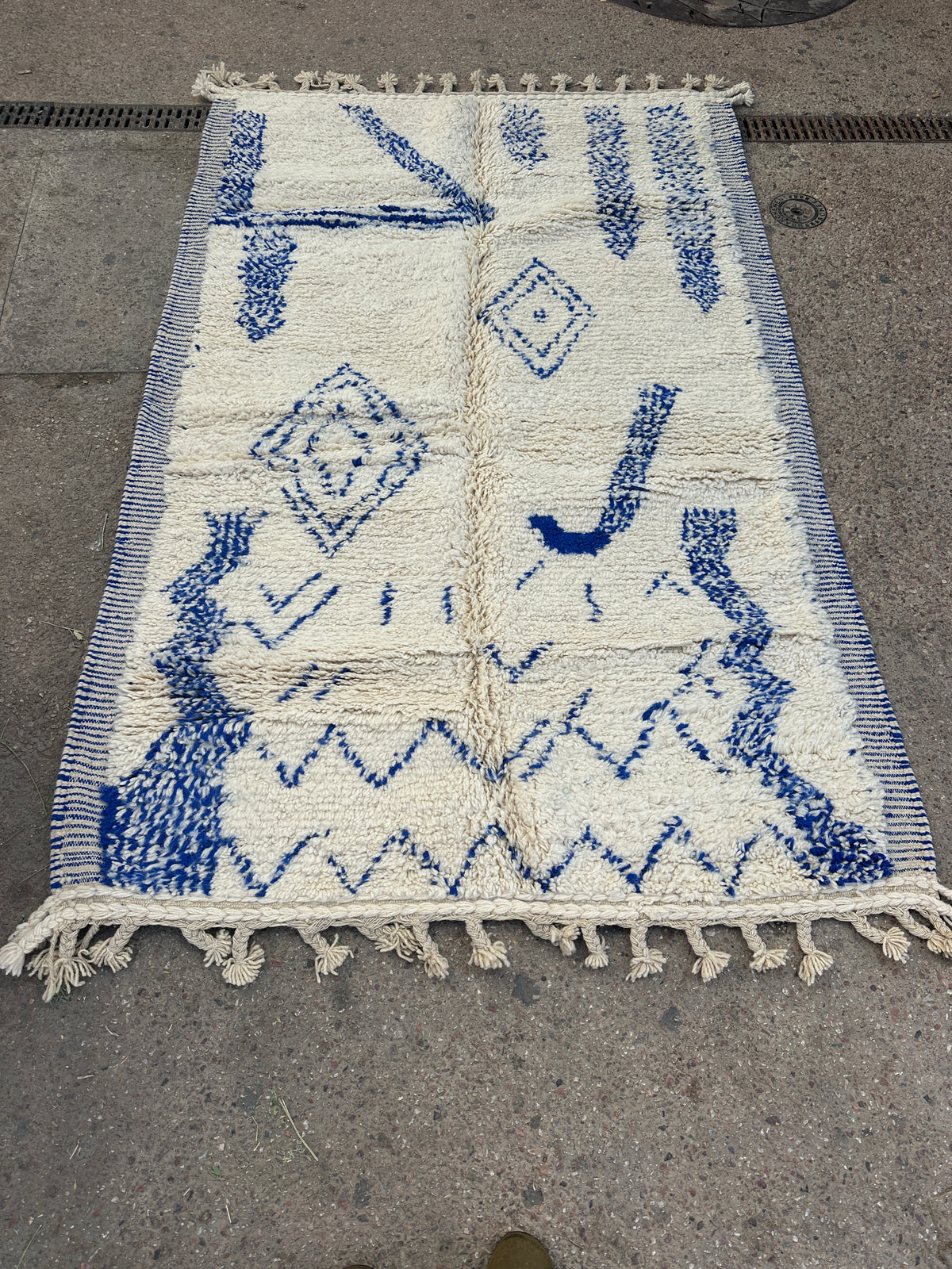 Beni Ouarain Rug size 250 x 150 cm || 8.2 x 4.92 ft