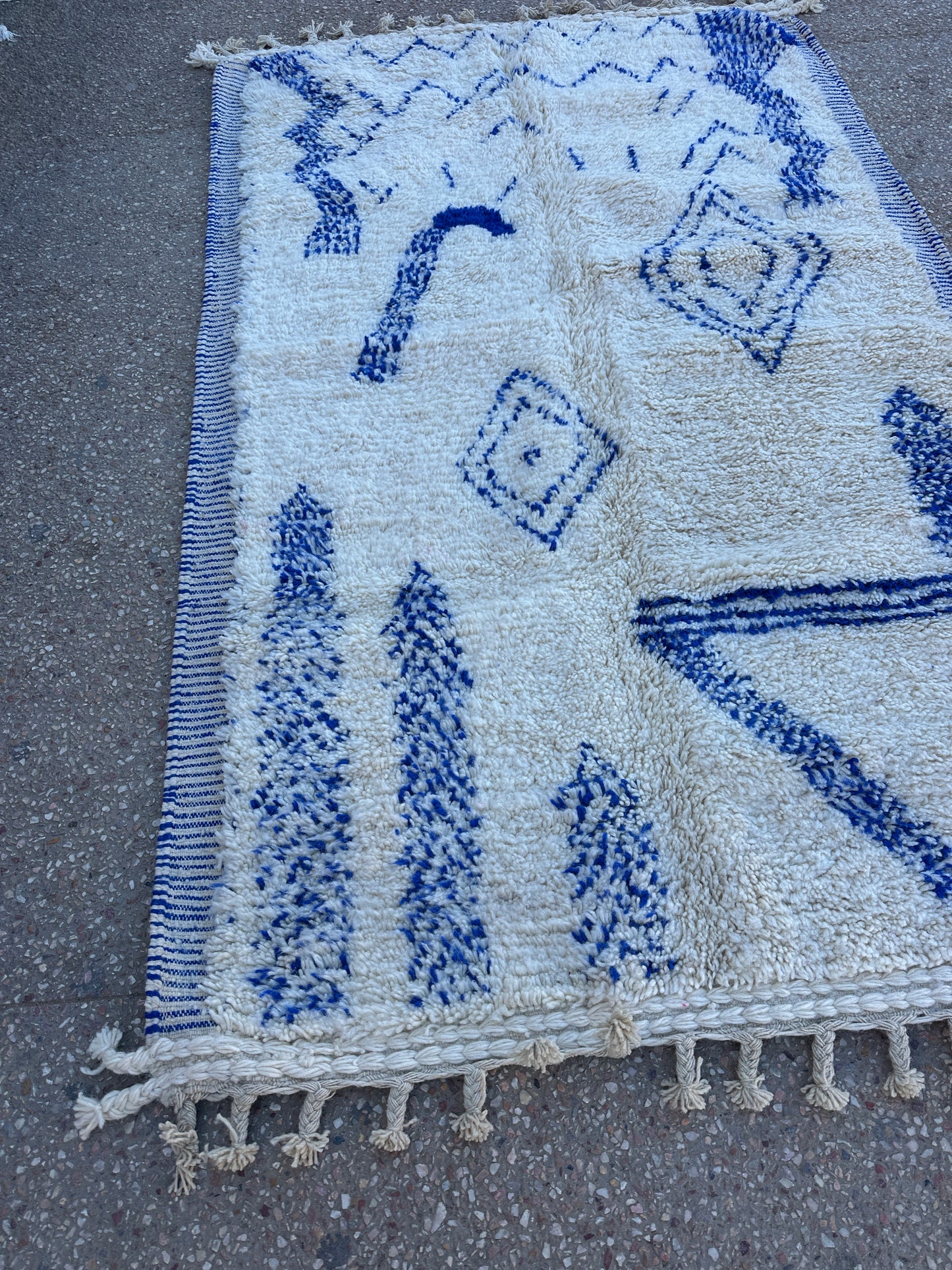 Beni Ouarain Rug size 250 x 150 cm || 8.2 x 4.92 ft