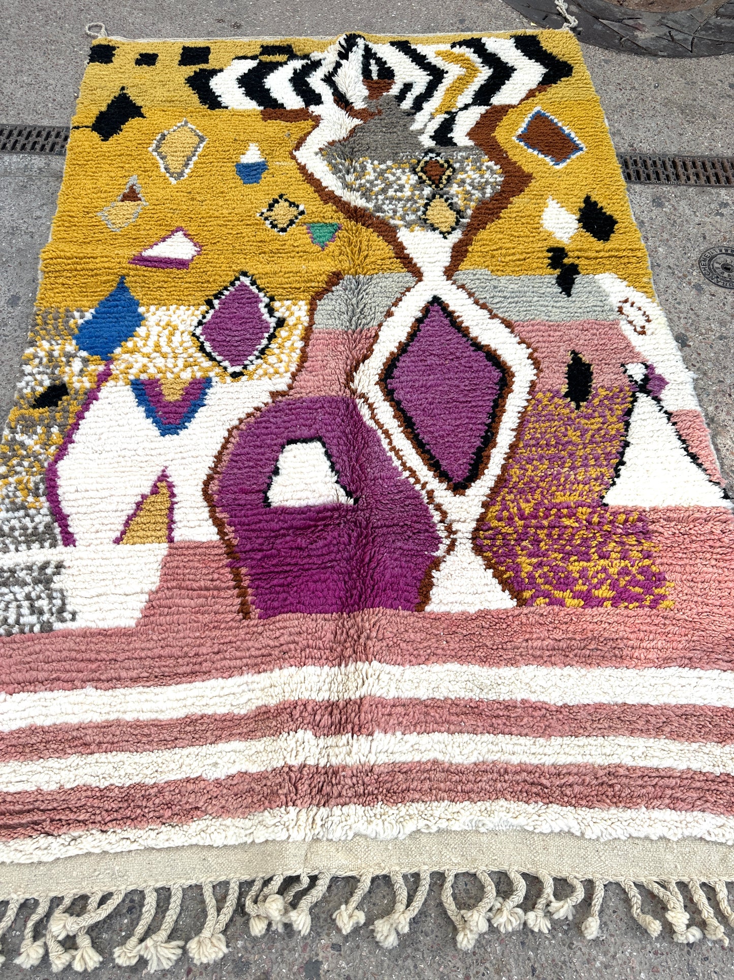 Handmade Beni Ouarain, size 250 x 150 cm || 8.2 x 4.92 ft