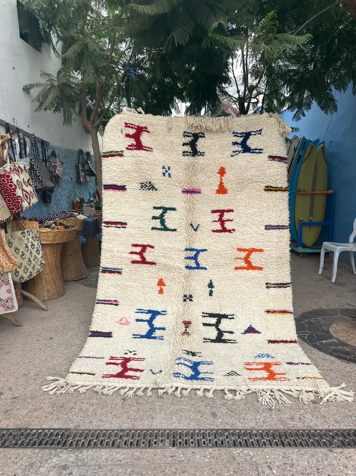 Handmade Beni Ouarain, size 250 x 150 cm || 8.2 x 4.92 ft