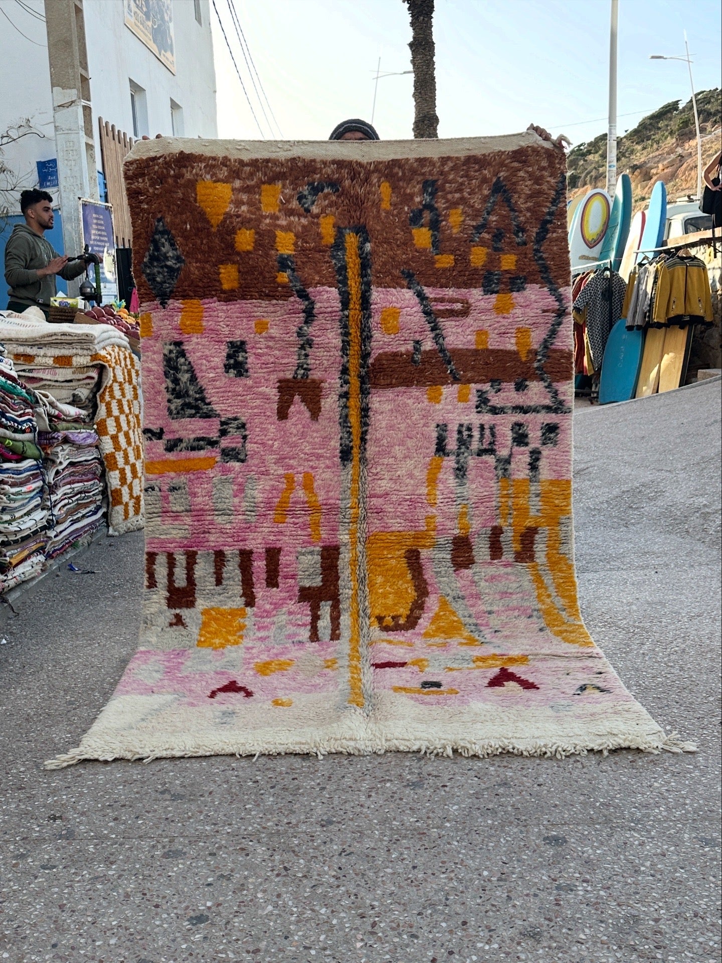 Handmade Azilal Rug, size 250 x 150 cm || 8.2 x 4.92 ft