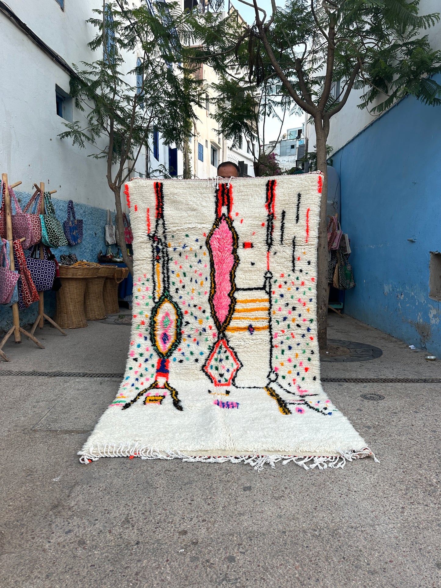 Handmade Azilal Rug, size 250 x 150 cm || 8.2 x 4.92 ft